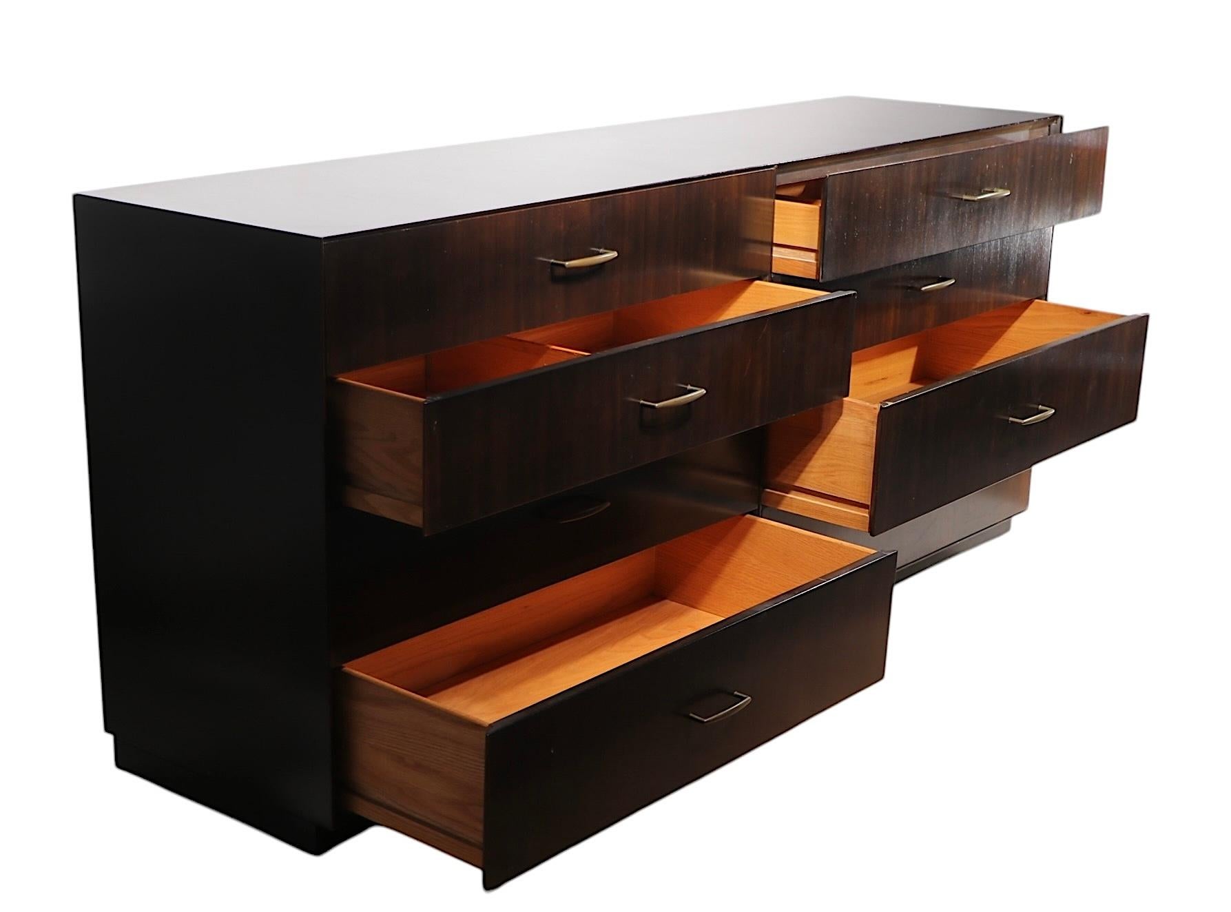 Directional Custom Collection'S a otto cassetti  Cassettone in vendita 1