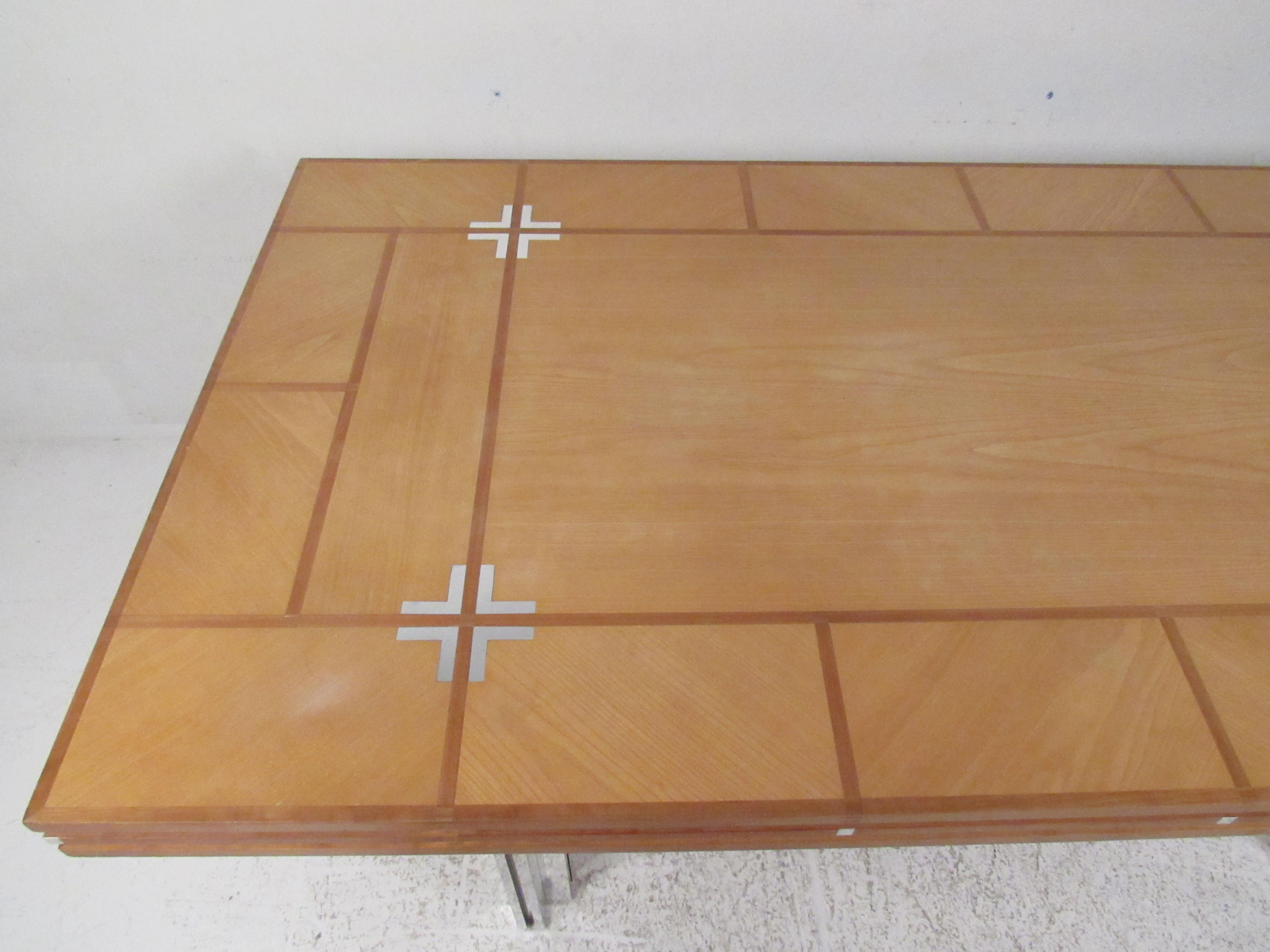 Directional Custom Collection Vintage Modern Inlaid Dining Table In Good Condition For Sale In Brooklyn, NY
