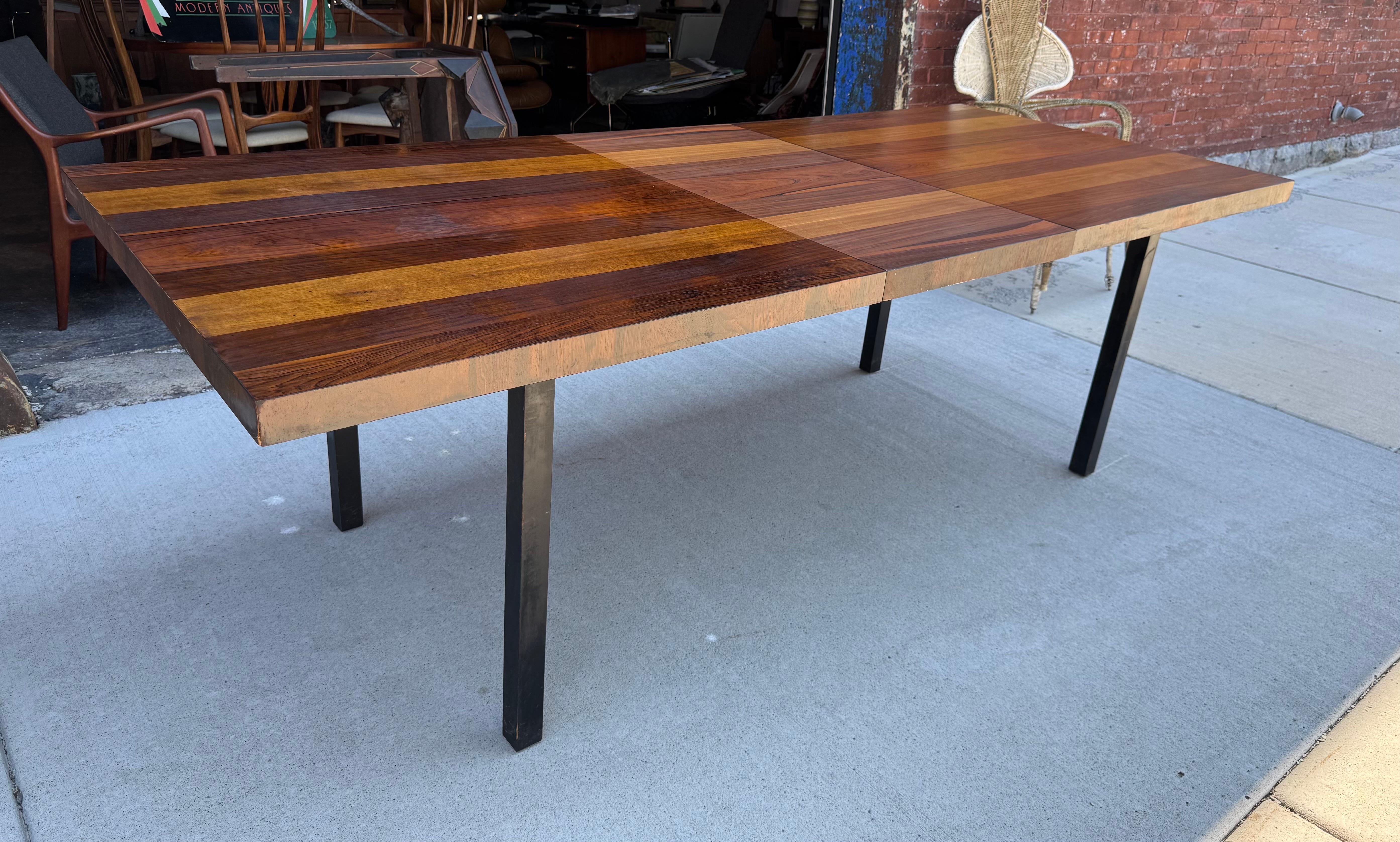 Mid-Century Modern Directional Dining Table designed by Milo Baughman / Classic Modernist Design For Sale