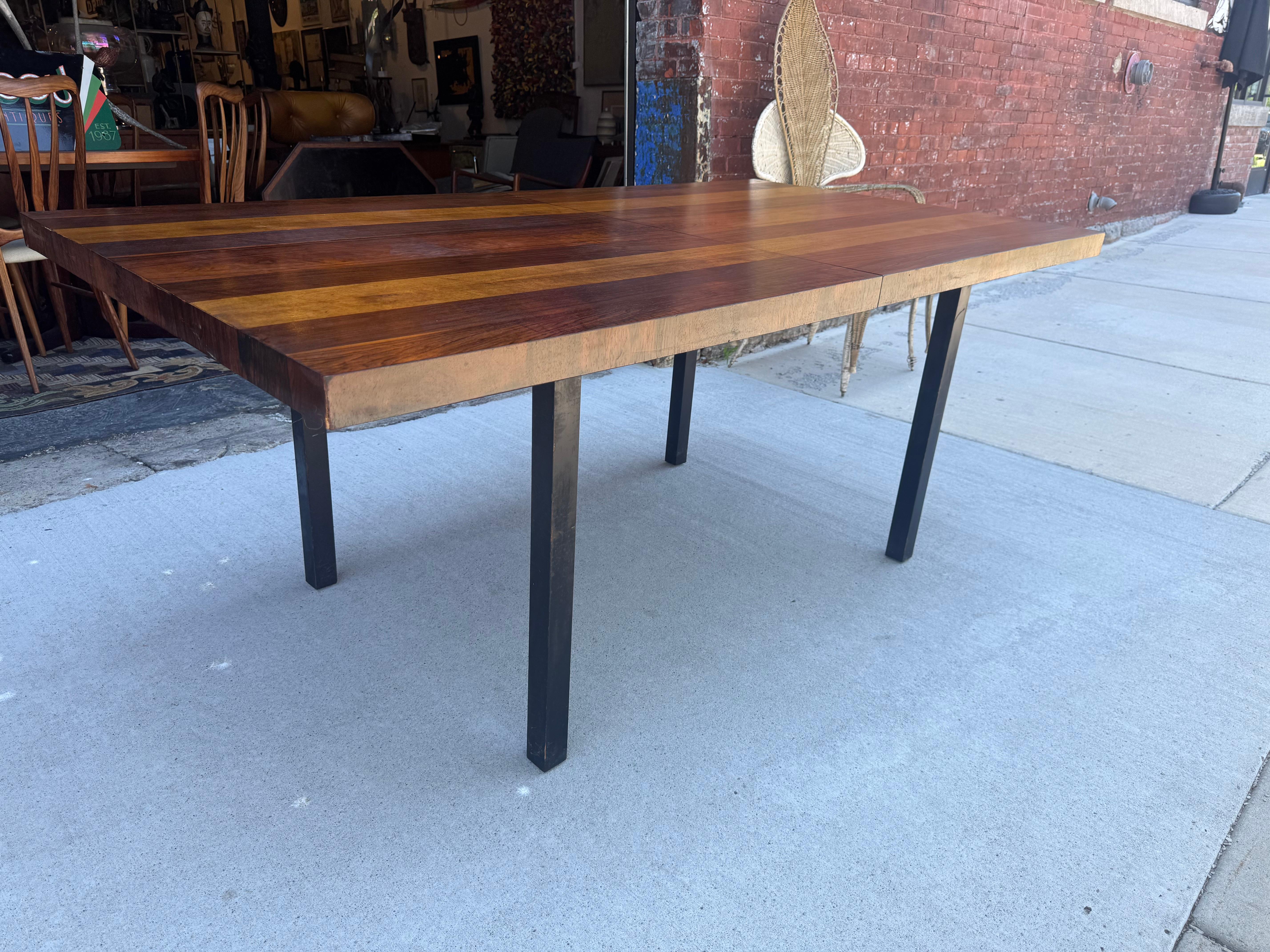 Lacquered Directional Dining Table designed by Milo Baughman / Classic Modernist Design For Sale
