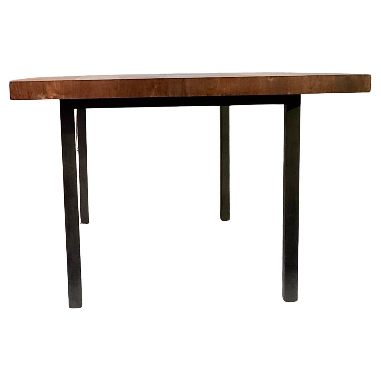 S'il vous plaît n'hésitez pas à atteindre pour l'expédition efficace à votre emplacement.

Table de salle à manger Directional conçue par Milo Baughman. La table mesure 72