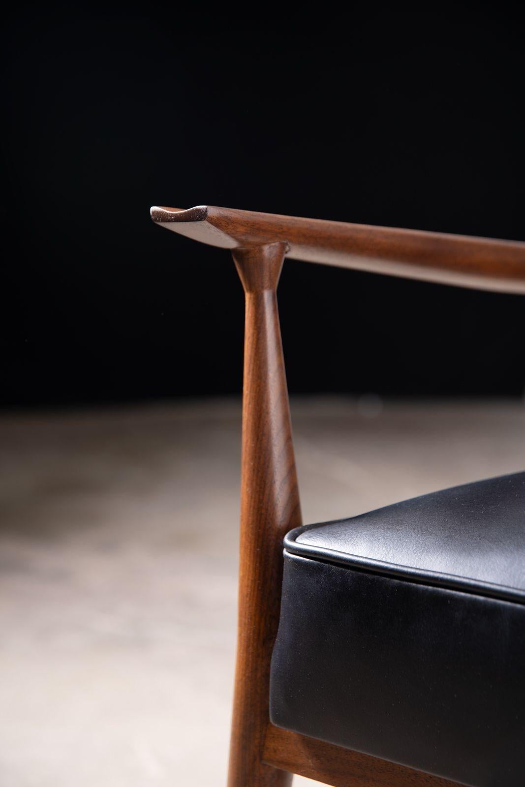 Directional Lounge Chairs by Paul McCobb 3