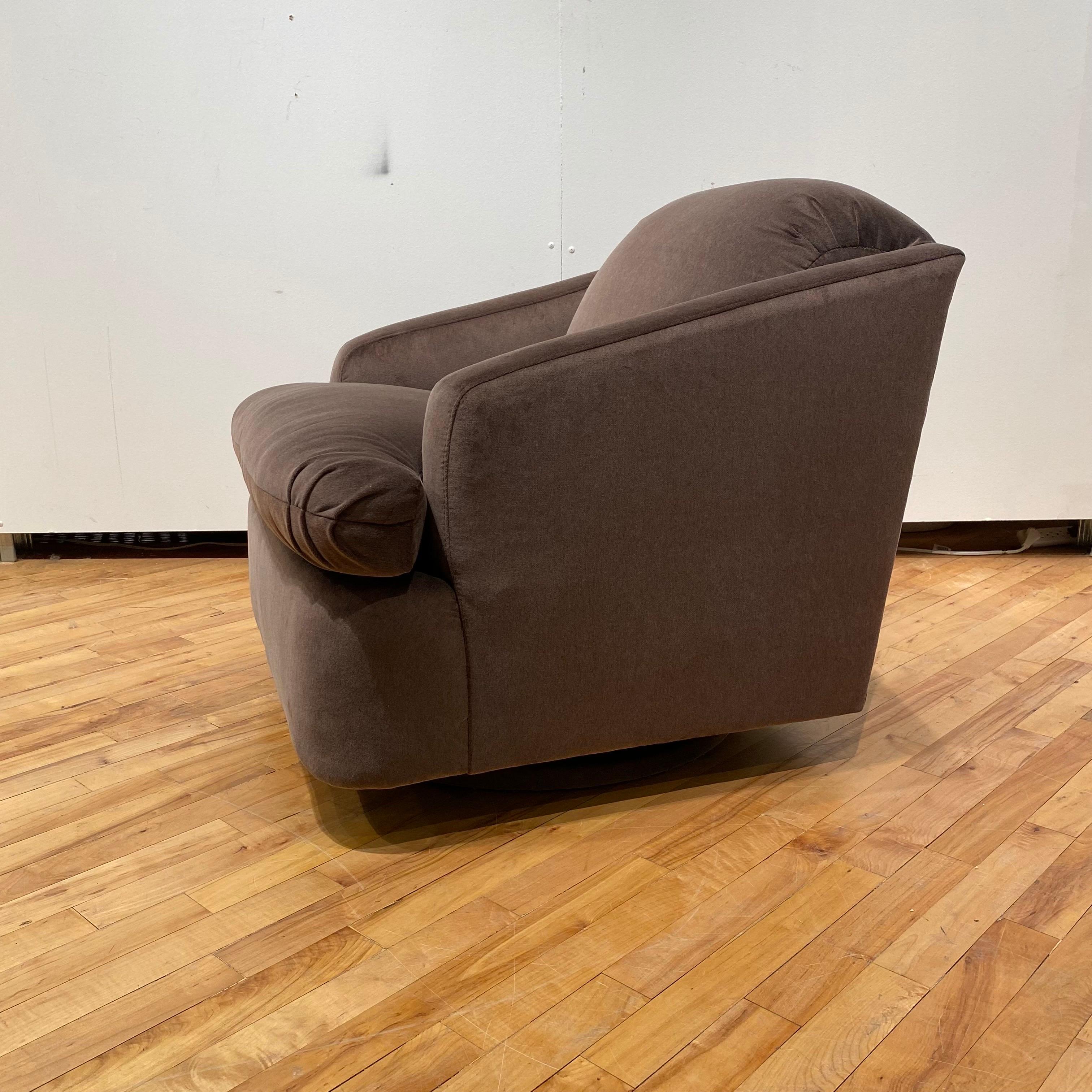 Directional Lounge Chairs, Swivel Rockers In Excellent Condition In Raleigh, NC