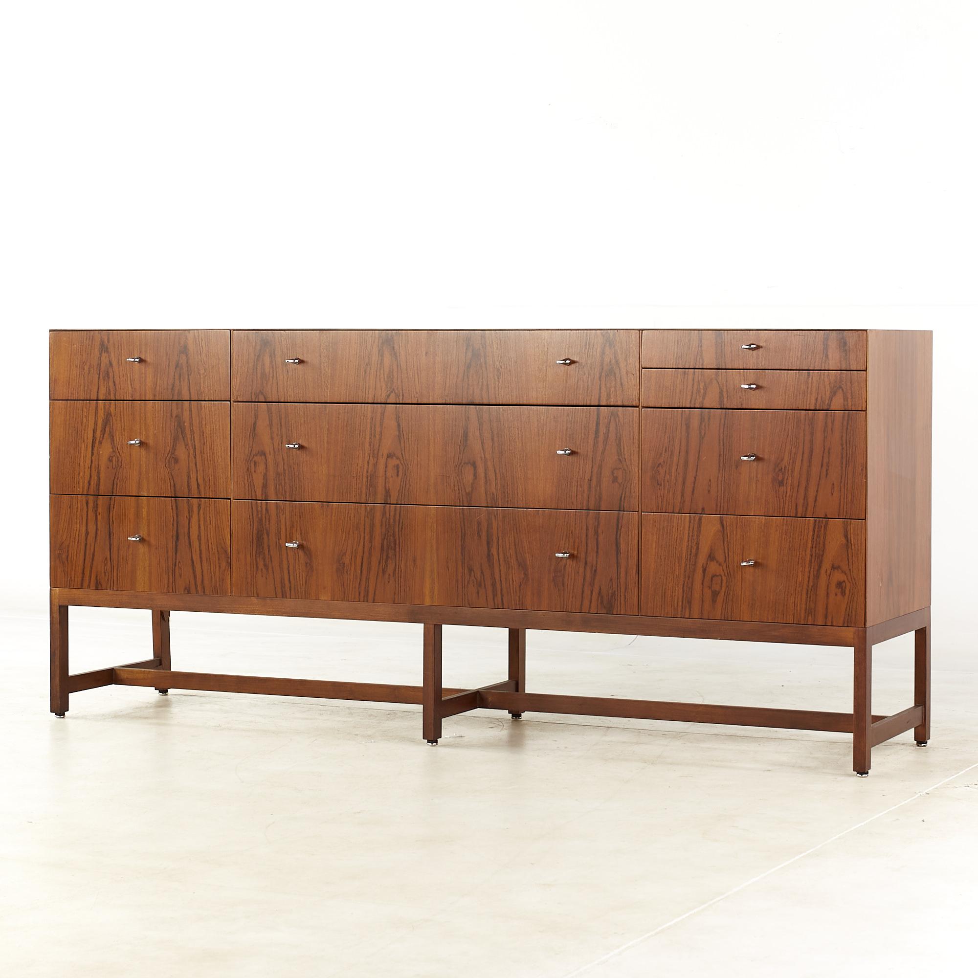 Mid-Century Modern Directional Mid Century 10 Drawer Lowboy For Sale