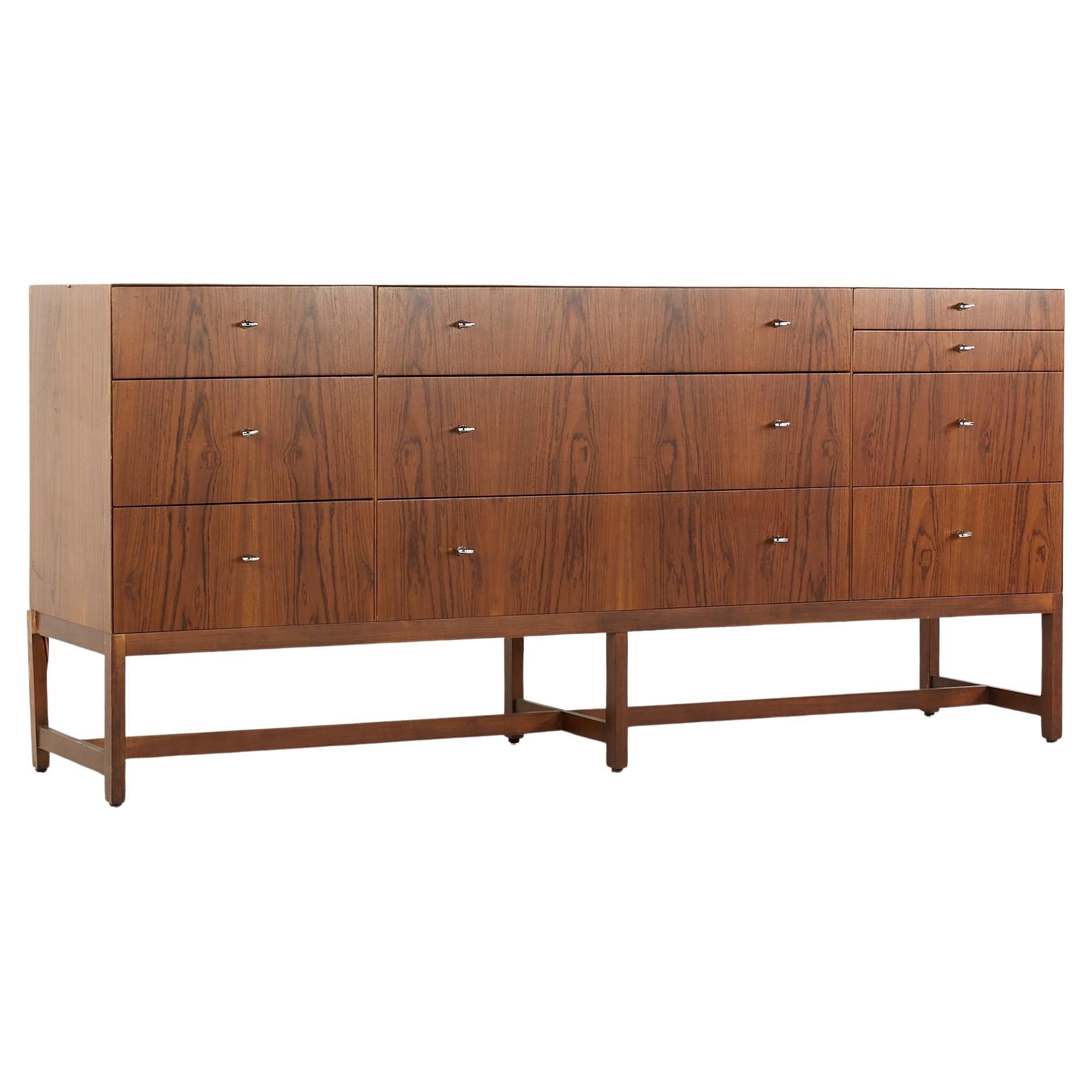 Lowboy directionnel Mid Century 10 tiroirs en vente