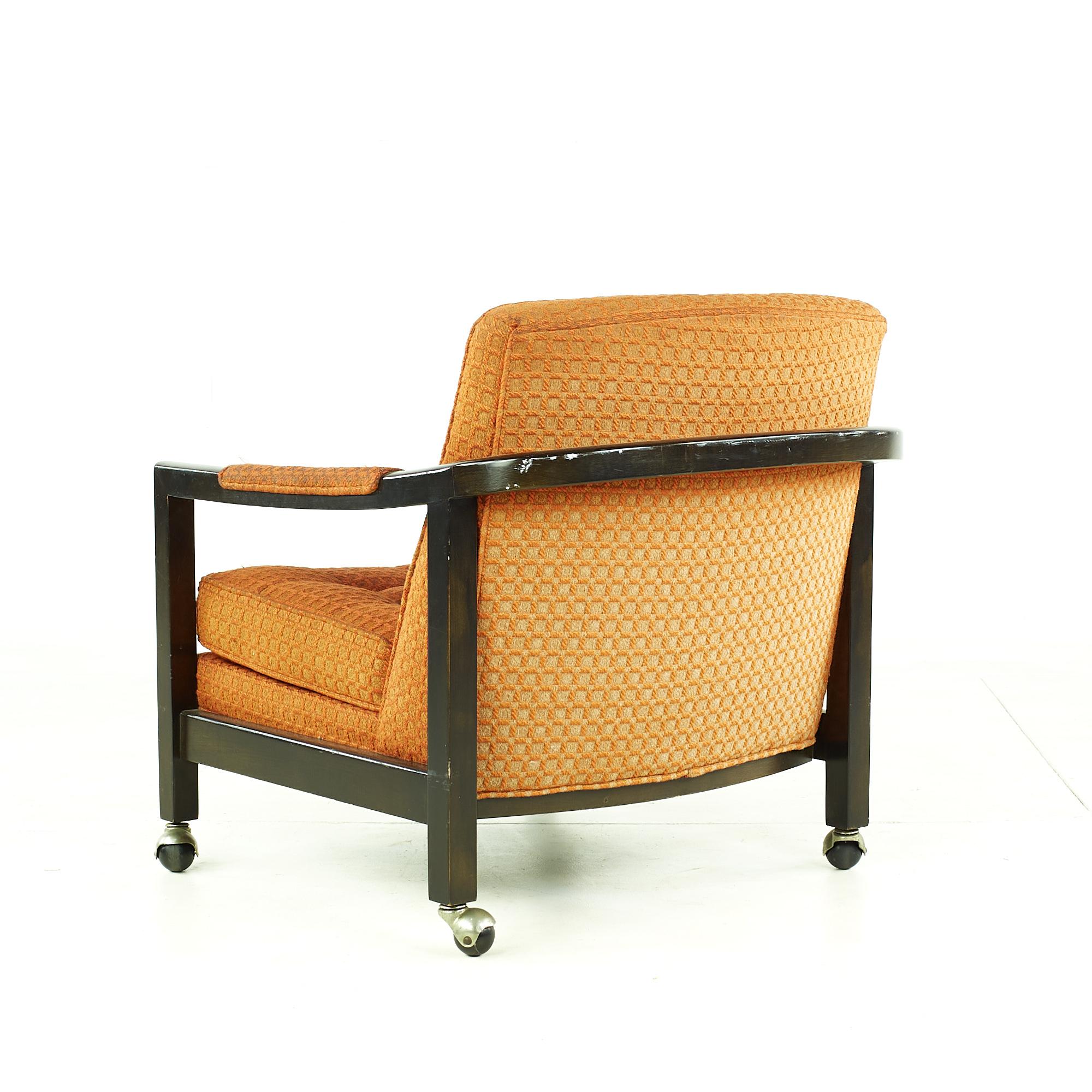 Directional Mid Century Lounge Chair with Casters In Good Condition For Sale In Countryside, IL
