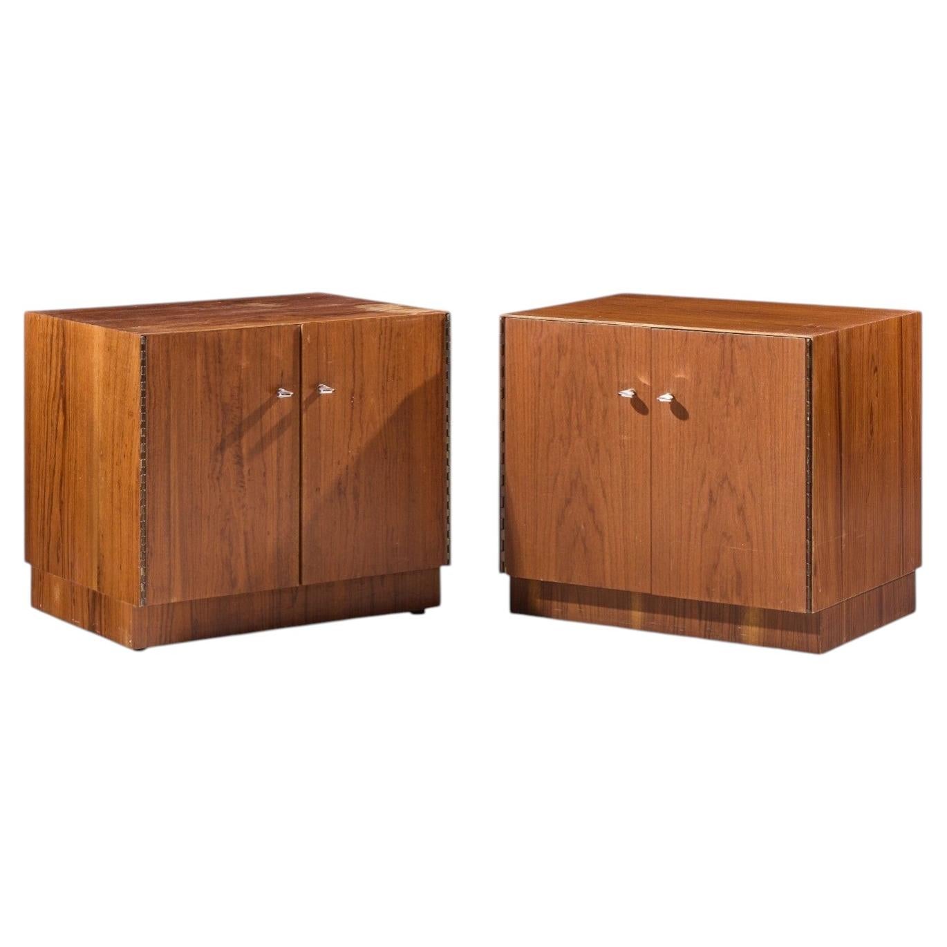 Directional Mid Century Walnut and Chrome Nightstands - Pair in vendita