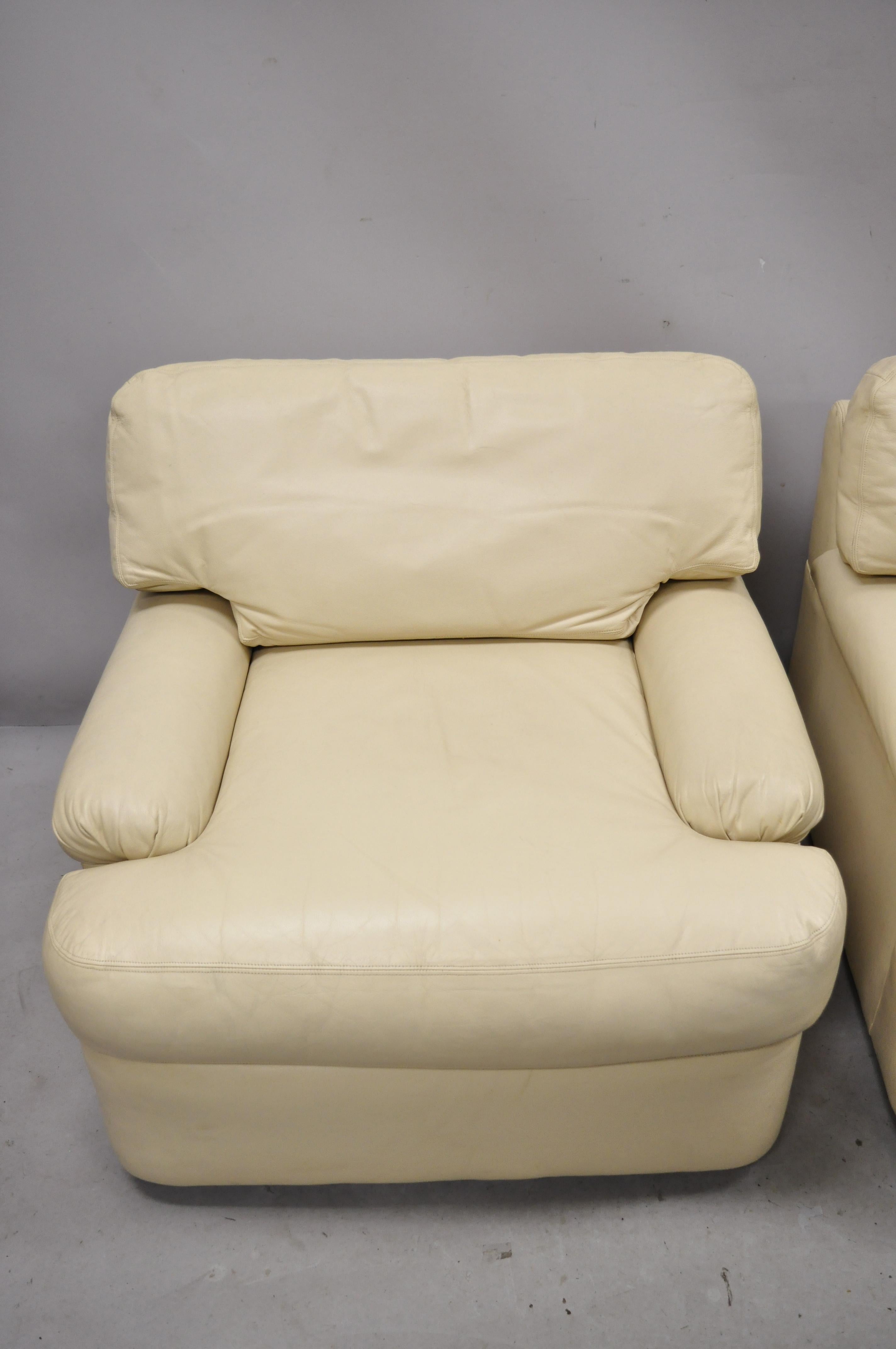 Mid-Century Modern Directional Swivel Beige Leather Club Lounge Pair Armchairs, style of Baughman For Sale