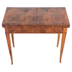 Table de jeu Directoire 1800 en loupe de noyer