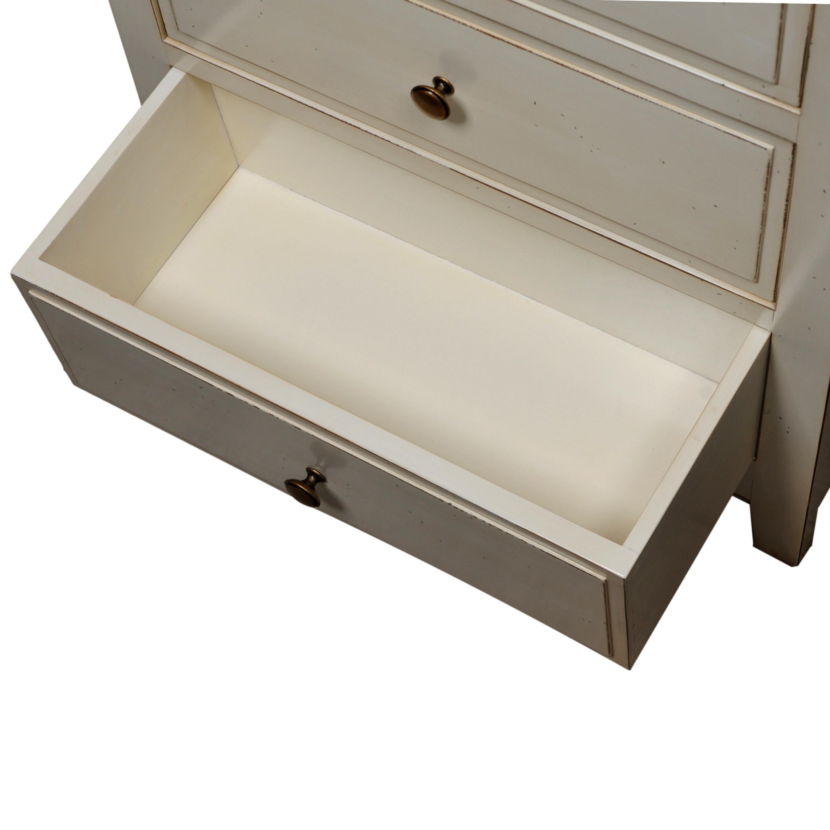Fatto a mano Chiffoniere francese a 6 cassetti in legno stile Luigi XVI Directoire, laccato grigio in vendita
