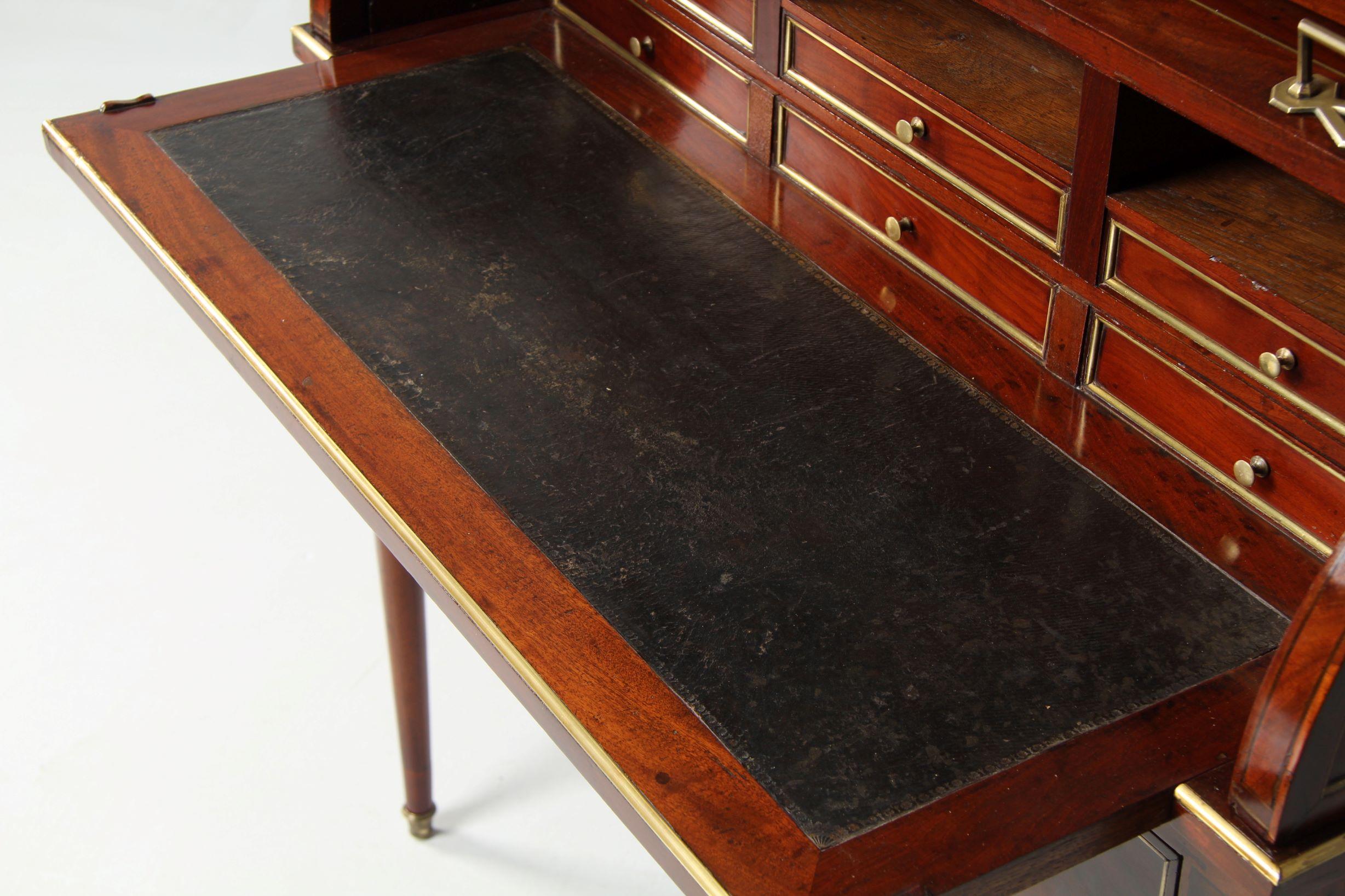 Directoire Bureau a Cylindre - France, circa 1800, Mahogany Secretaire or Desk For Sale 7