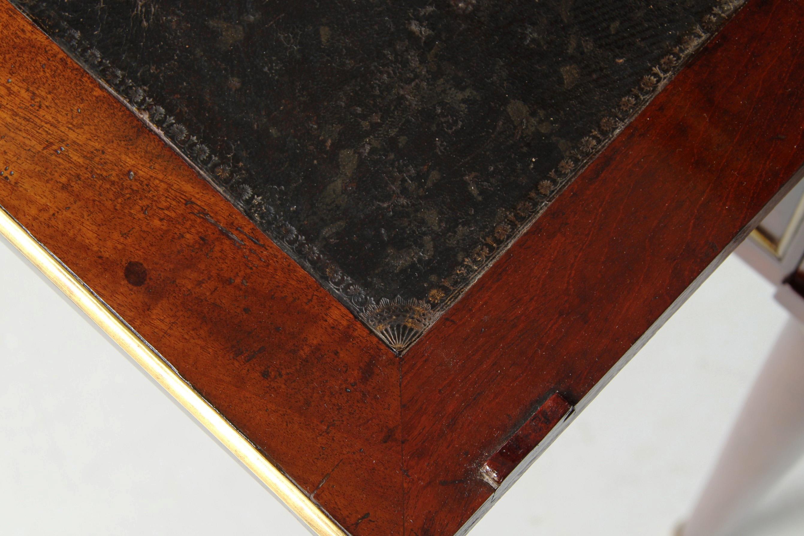 Directoire Bureau a Cylindre - France, circa 1800, Mahogany Secretaire or Desk For Sale 8