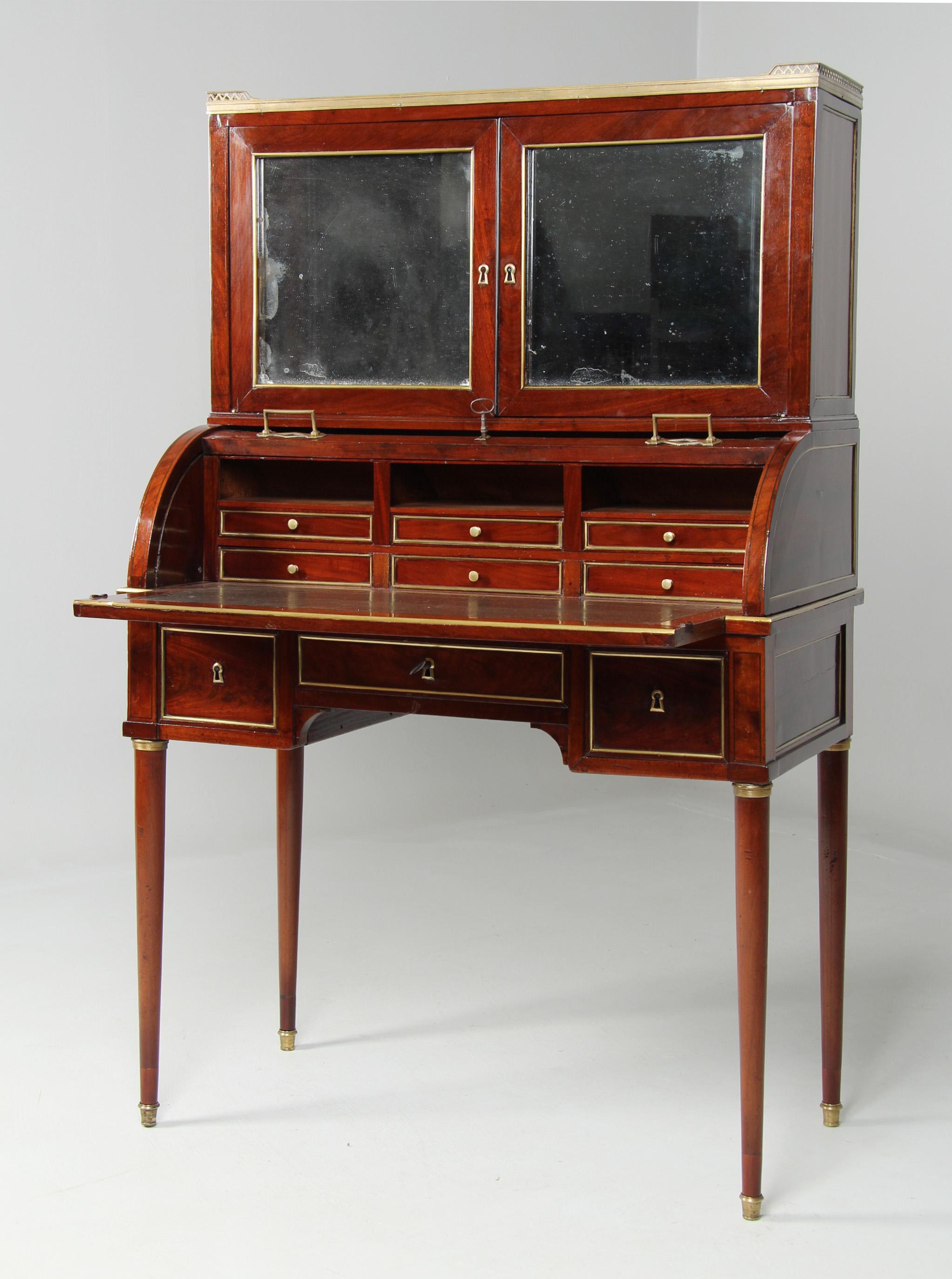 Inlay Directoire Bureau a Cylindre - France, circa 1800, Mahogany Secretaire or Desk For Sale
