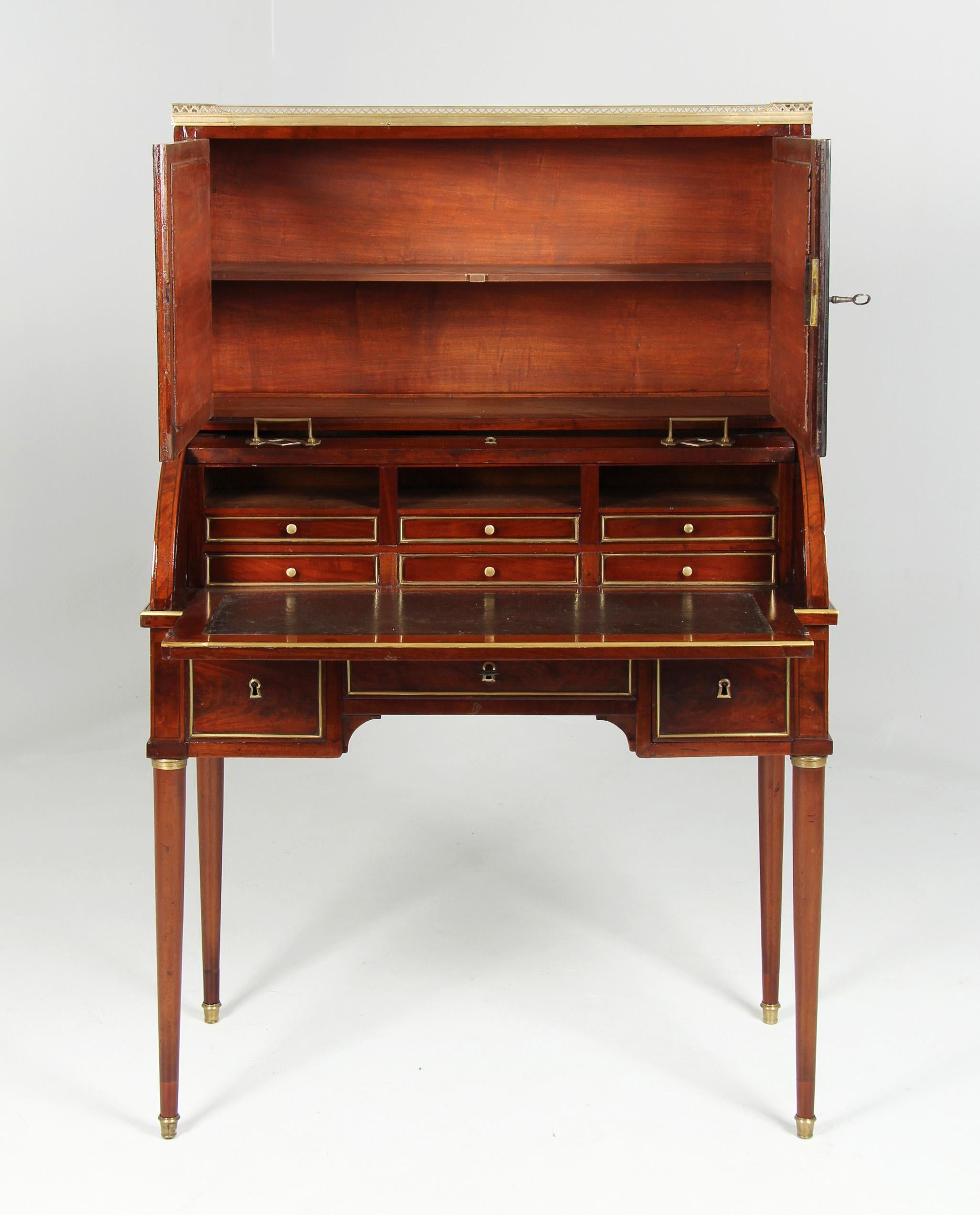 Early 19th Century Directoire Bureau a Cylindre - France, circa 1800, Mahogany Secretaire or Desk For Sale