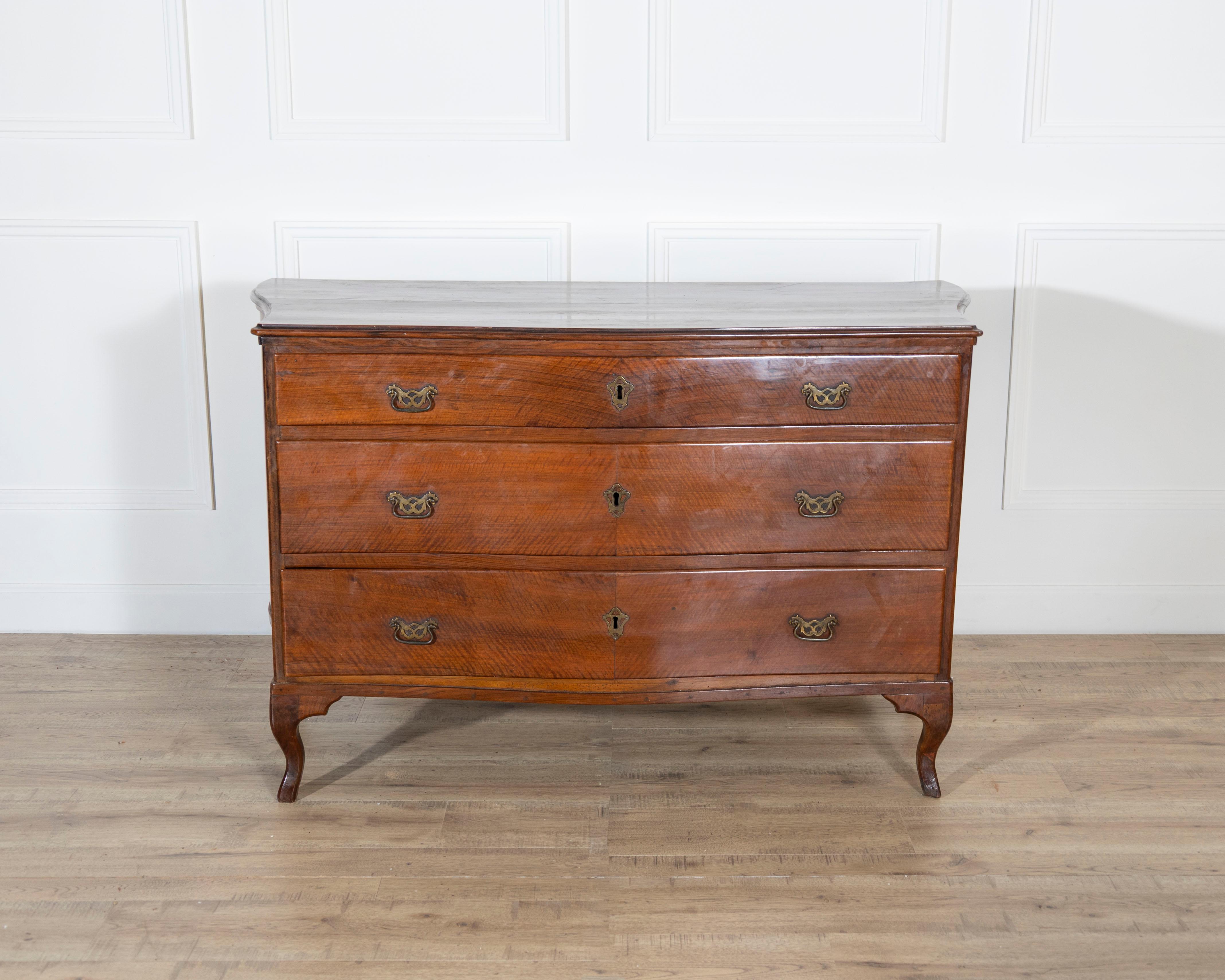 An elegant Venetian Directoire chest of drawers dating to circa 1780, crafted in solid walnut of exceptional quality. The chest features a gently wavy front and sides, giving movement and softness to its neoclassical form. Three spacious drawers are