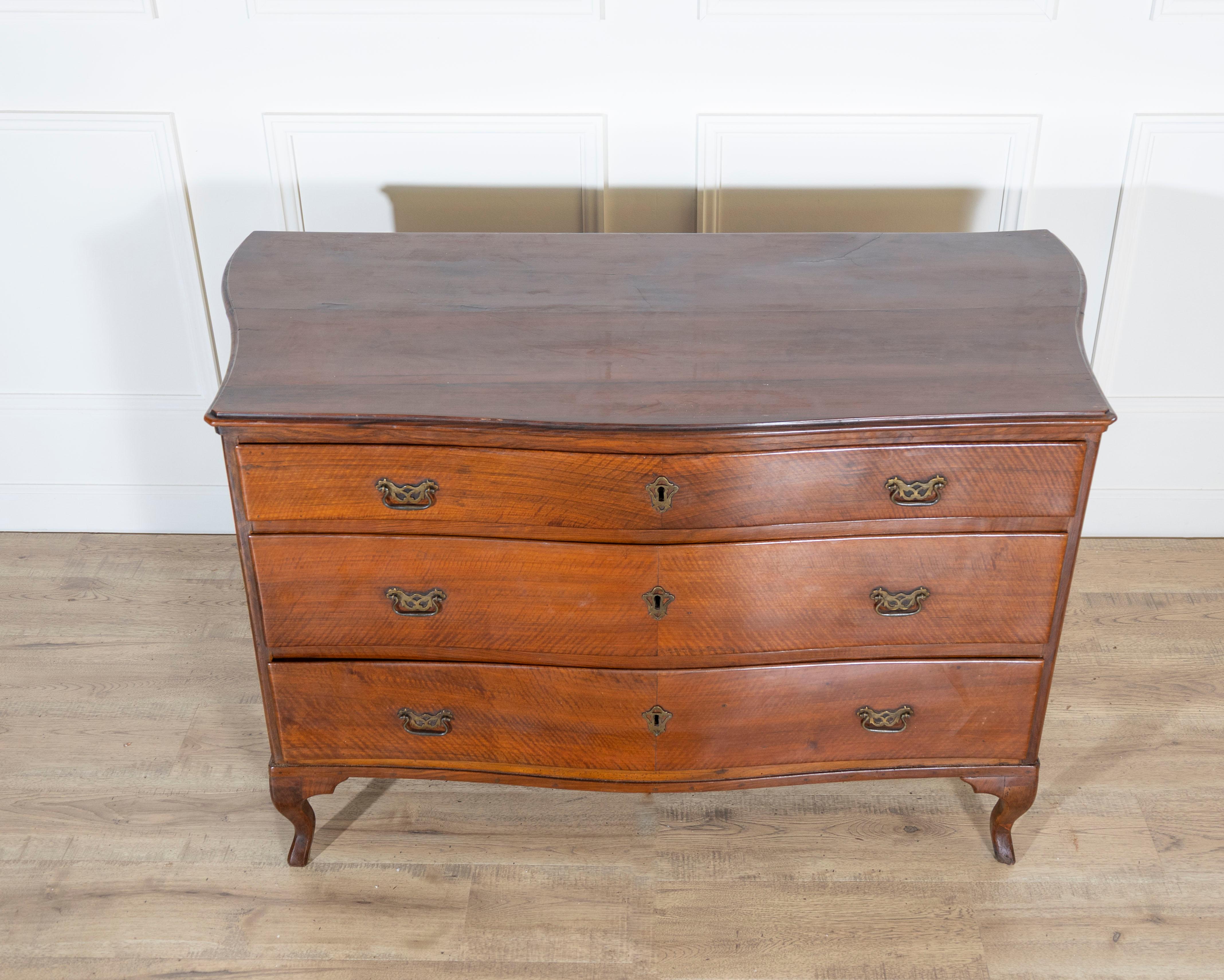 Italian Directoire Chest of Drawers in Walnut 1780 Venice For Sale