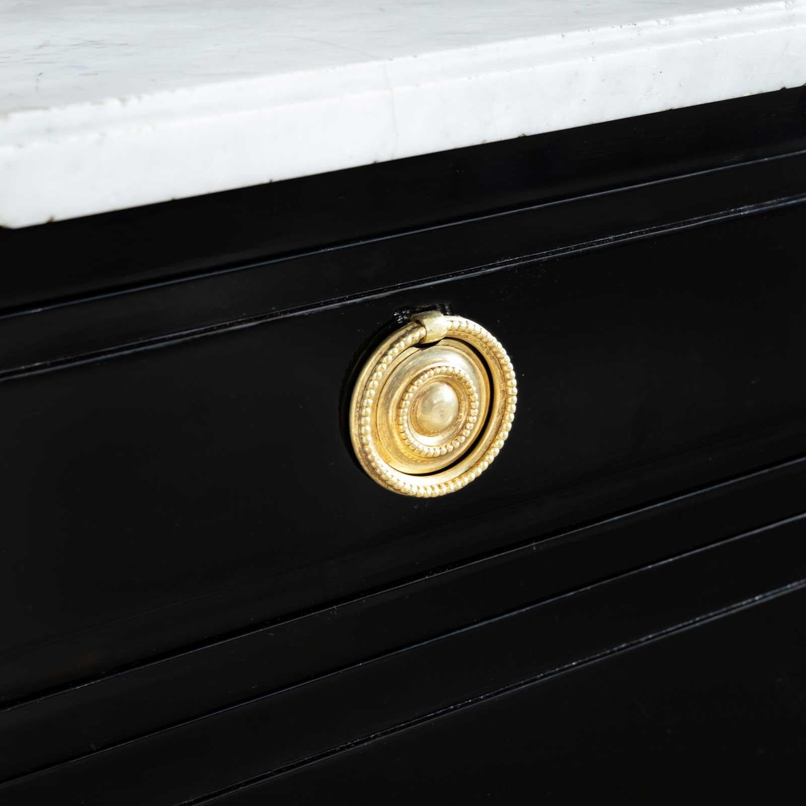 Cassettiera Directoire con piano in marmo bianco, Francia, circa 1800 in vendita 1