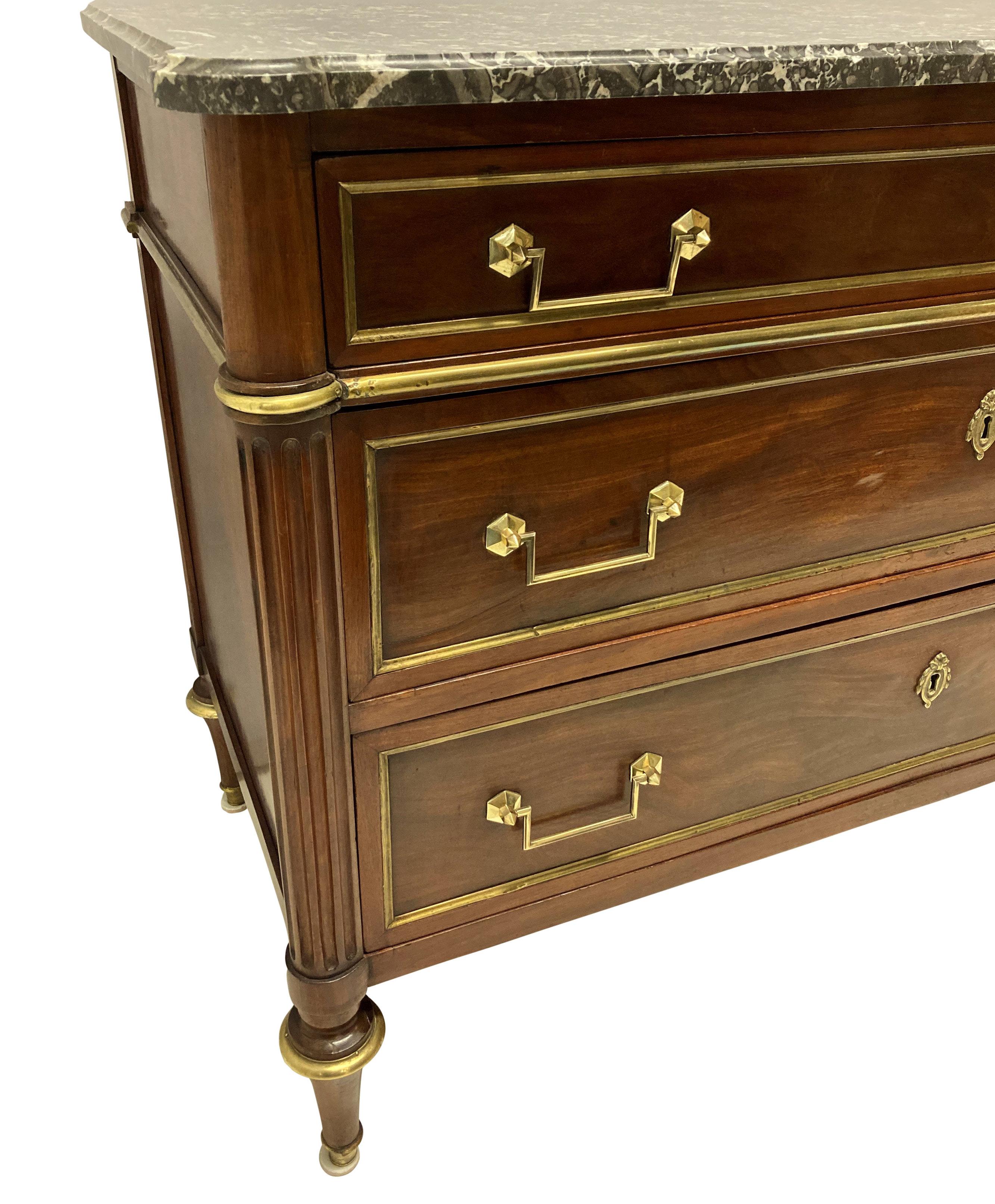 Francese Commode Directoire in mogano con piano in marmo grigio in vendita