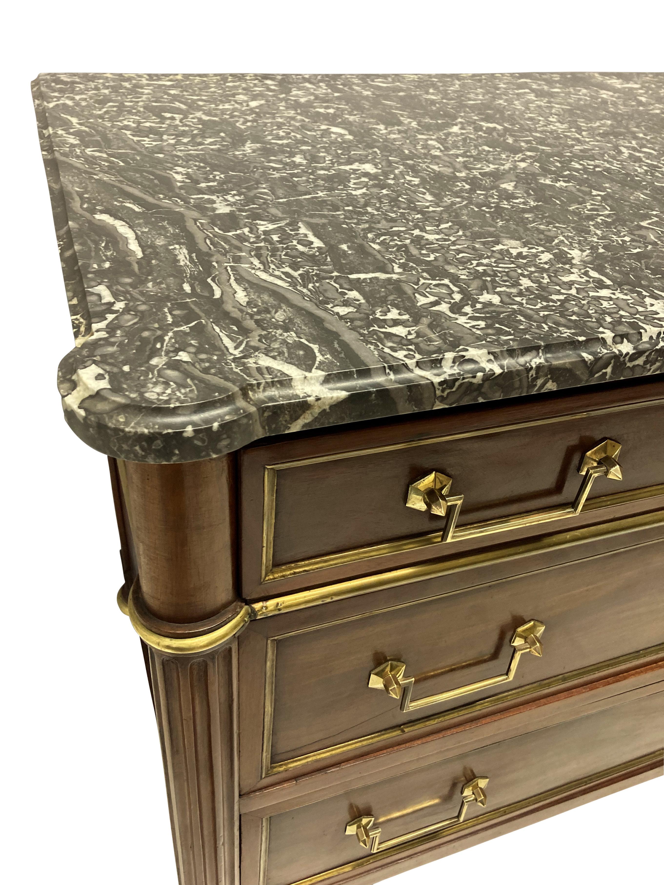 Commode Directoire in mogano con piano in marmo grigio In condizioni buone in vendita a Kent, Dover