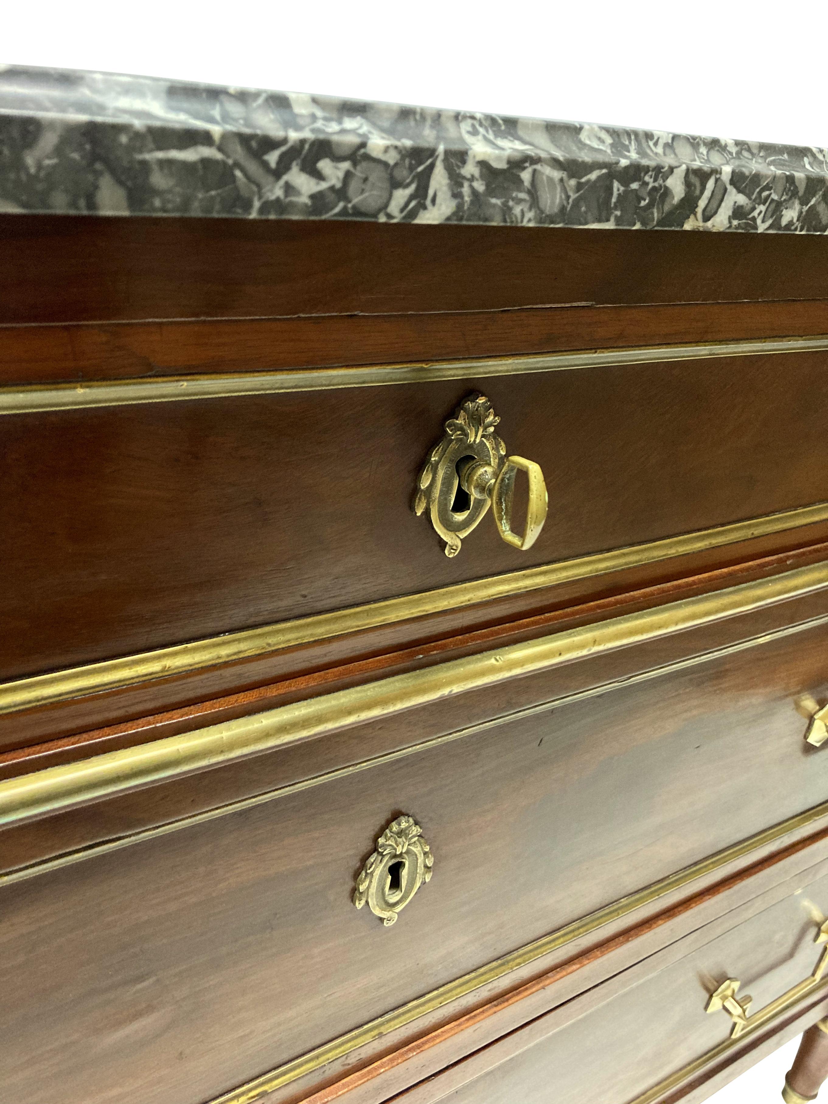 Commode Directoire in mogano con piano in marmo grigio in vendita 2