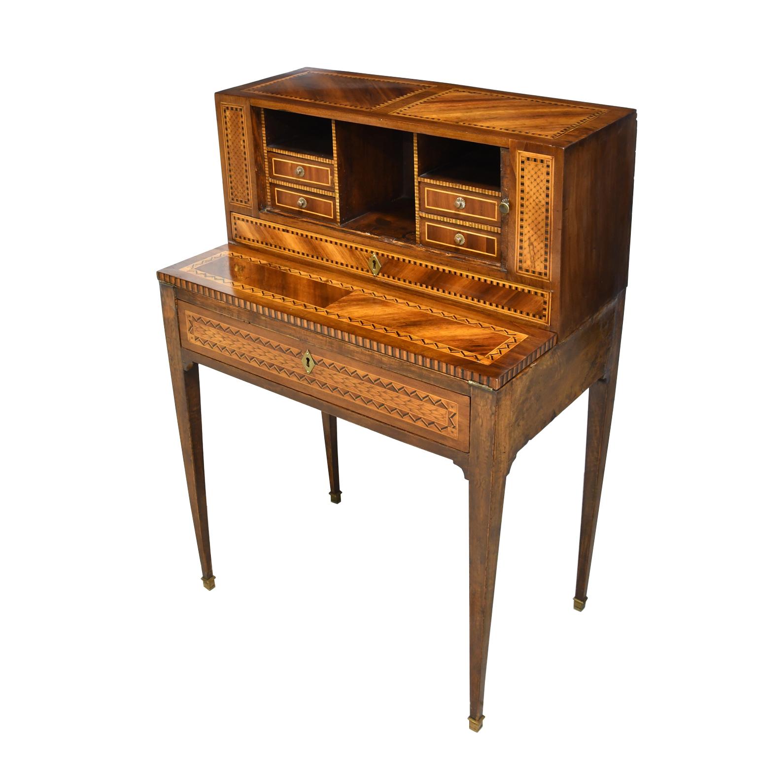 A very lovely lady's writing desk in mahogany with marquetry inlays in geometric patterns using various contrasting woods. This 