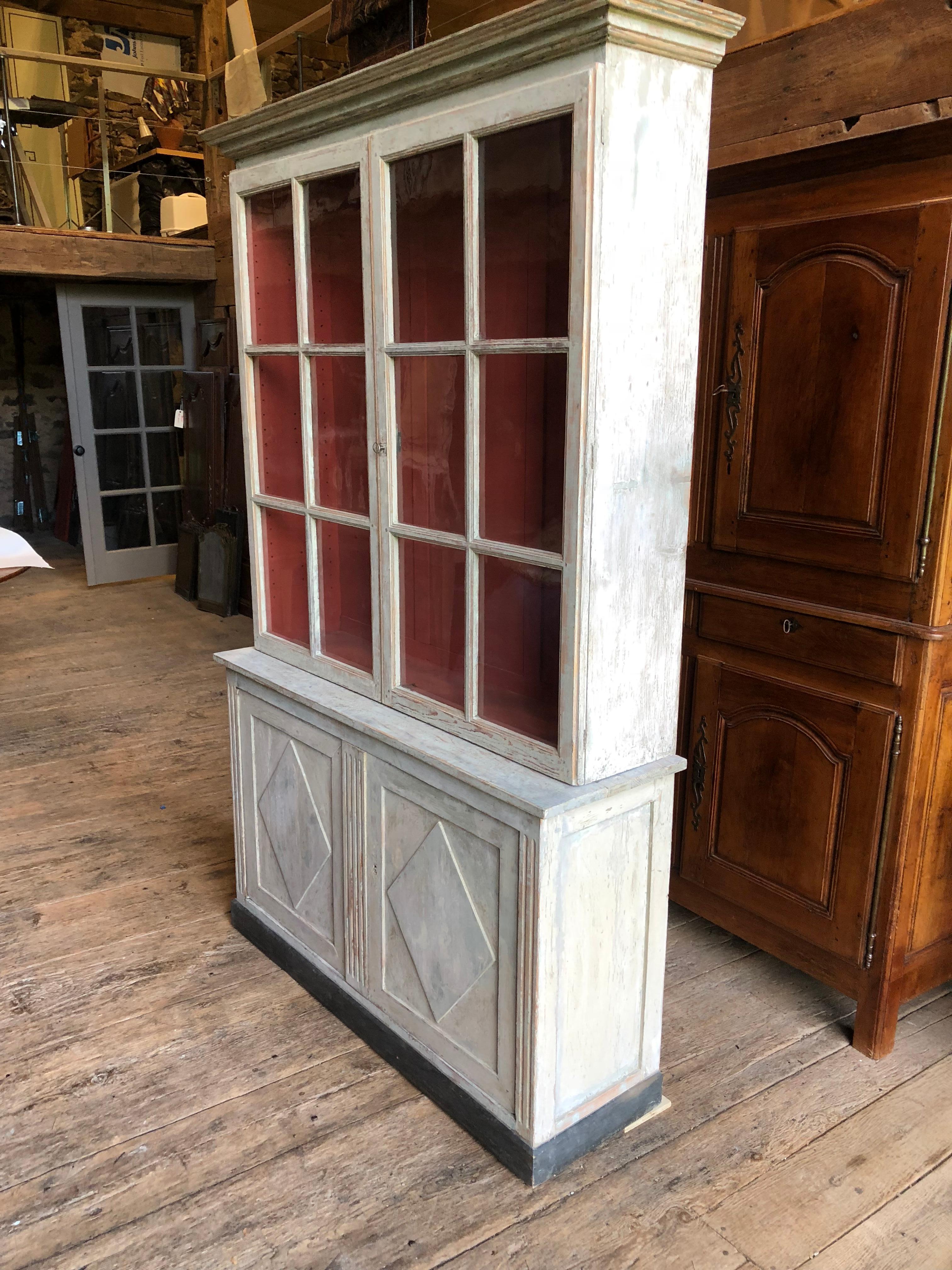 Directoire Painted Bookcase, circa 1800 In Good Condition In Doylestown, PA
