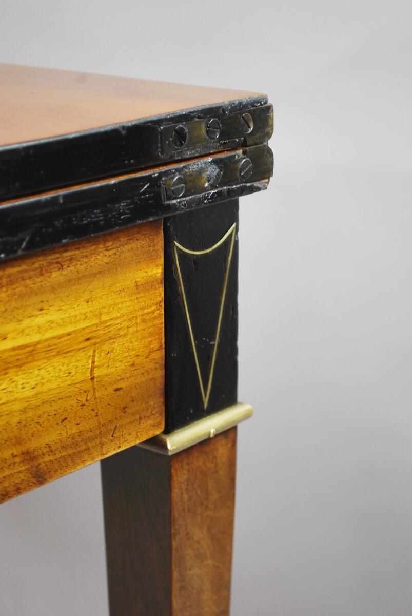 Spieltisch aus der Directoire-Periode - ca. 18. Jahrhundert (Holz) im Angebot