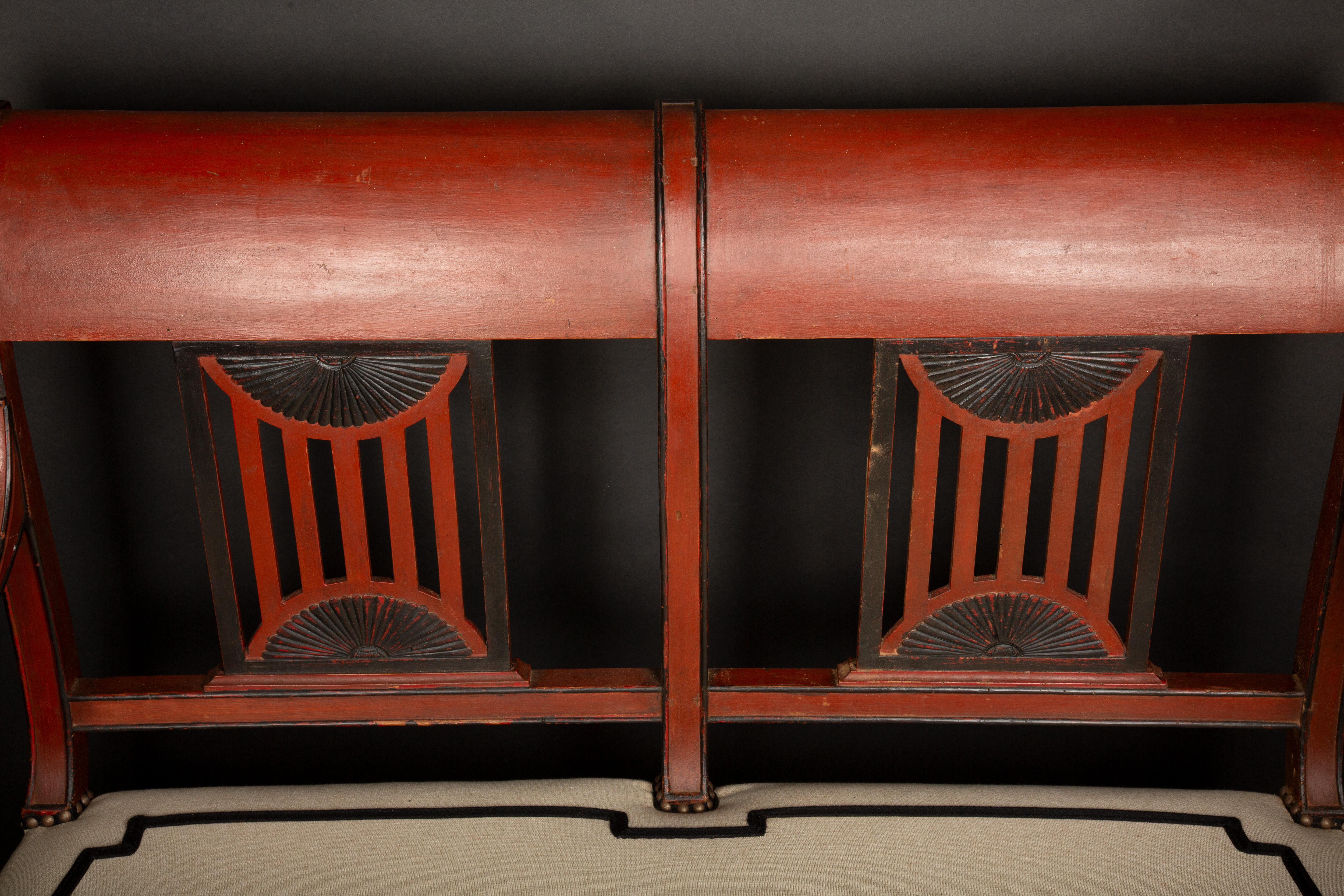 Directoire Periode Oxblood Salon Suite w / Saber Beine und Scrolled Backs, Late 18C (Französisch) im Angebot