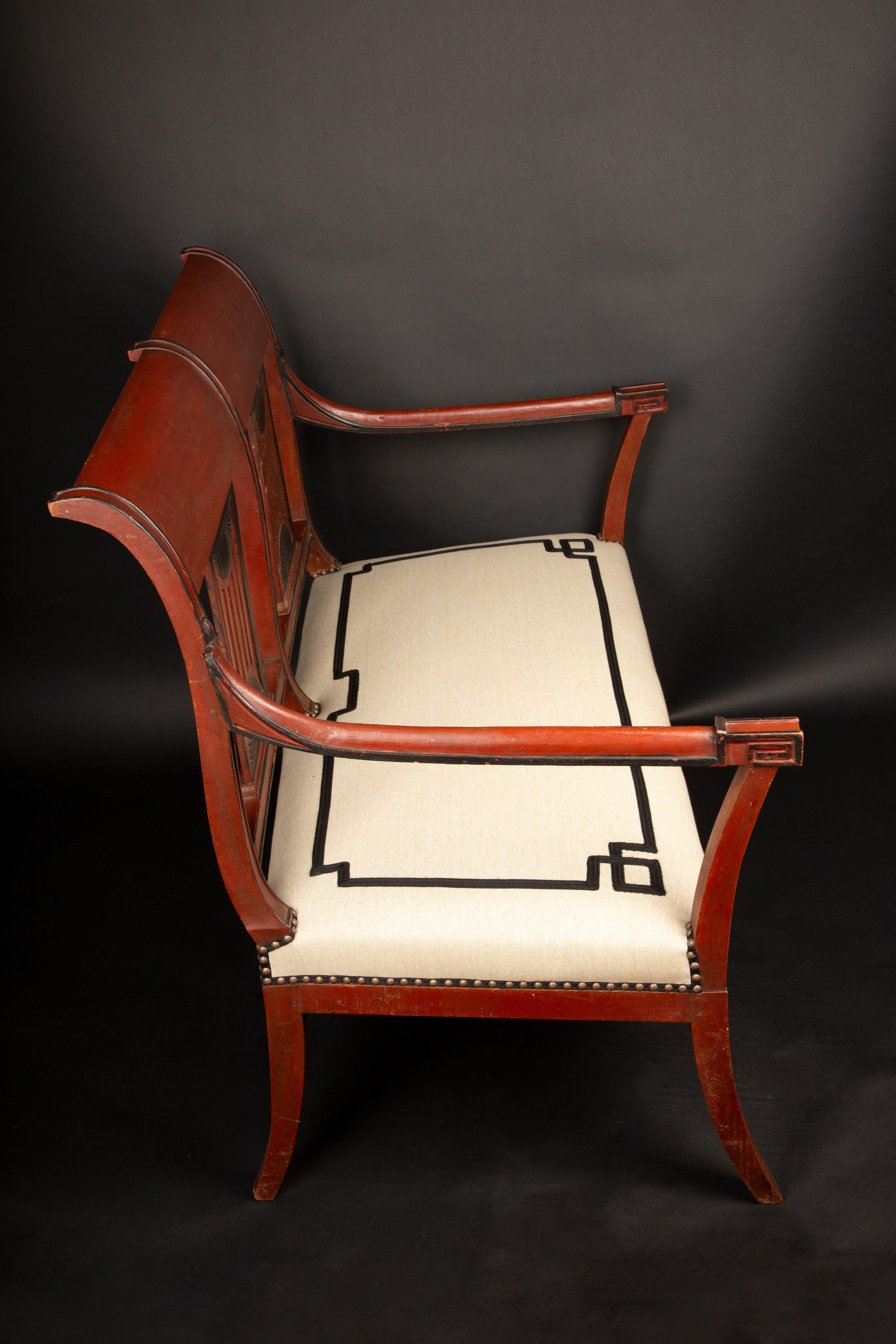 Directoire Periode Oxblood Salon Suite w / Saber Beine und Scrolled Backs, Late 18C im Zustand „Gut“ im Angebot in New York, NY