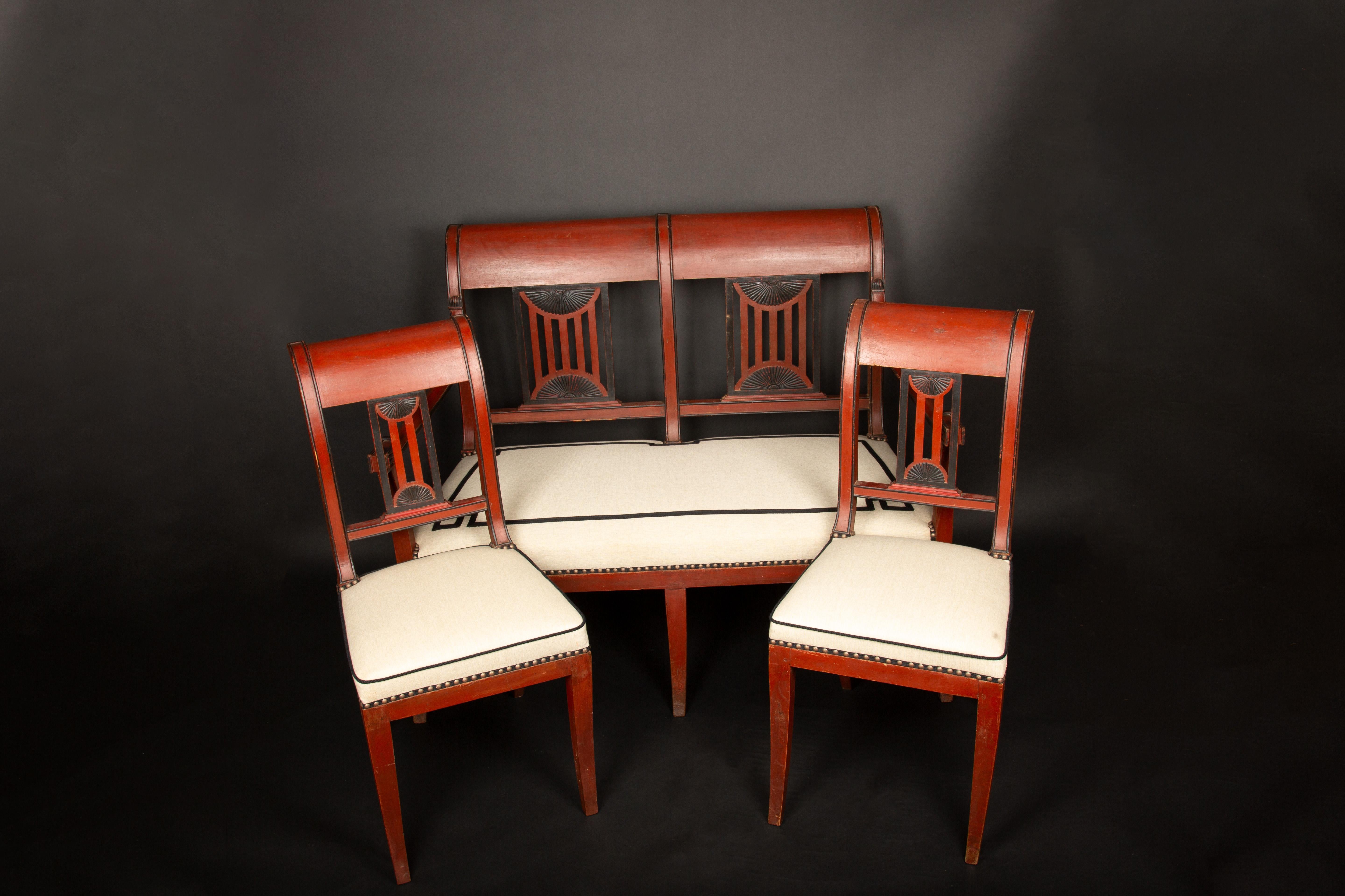 Directoire Periode Oxblood Salon Suite w / Saber Beine und Scrolled Backs, Late 18C (18. Jahrhundert) im Angebot