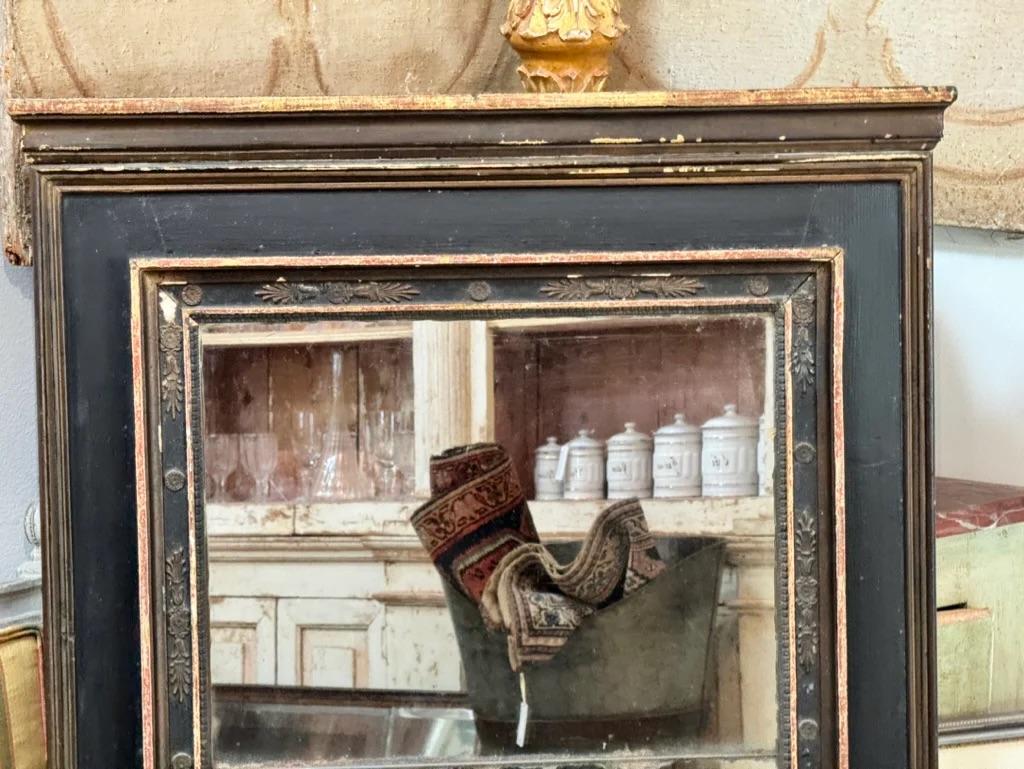Trumeau-Spiegel aus dem Directoire, schwarz und vergoldet im Zustand „Gut“ im Angebot in Charlottesville, VA