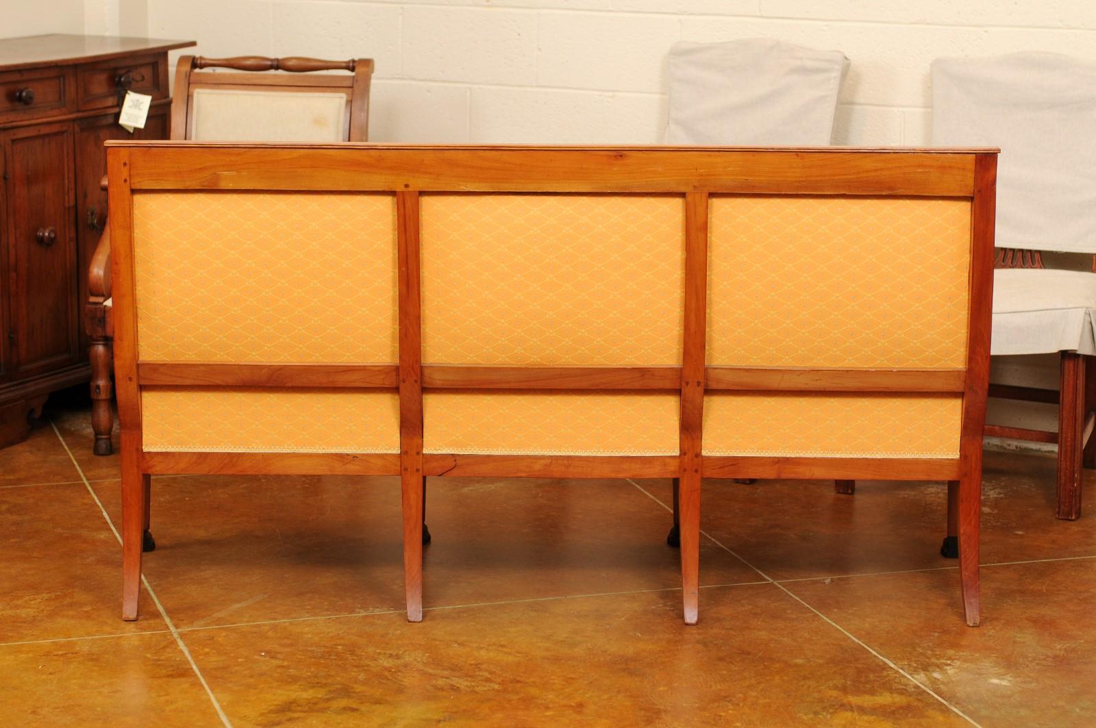 Sofa aus Obstholz mit Pfotenfüßen, Frankreich, um 1800 im Angebot 2