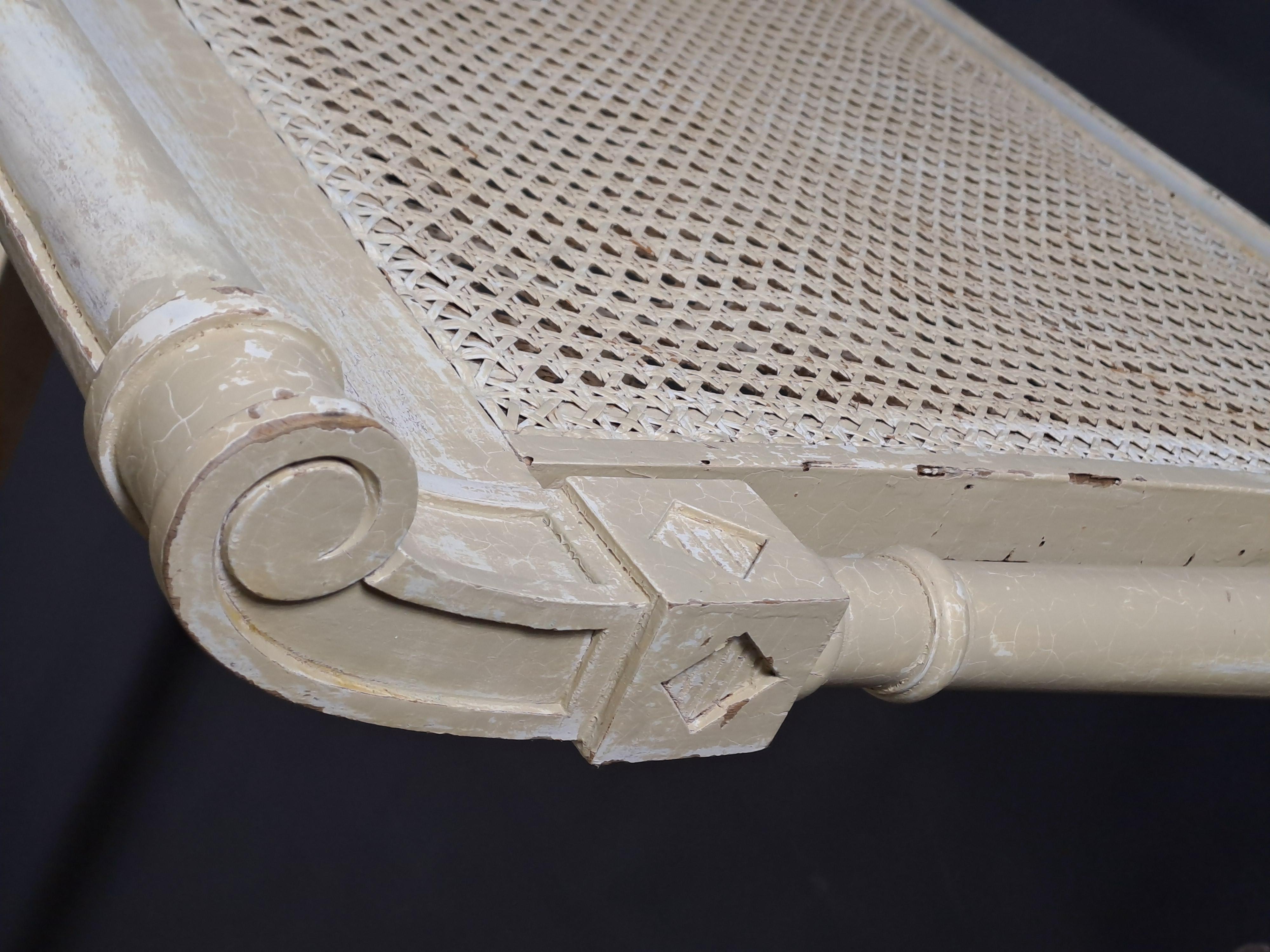 Bett im Directoire-Stil aus lackiertem Holz und Schilfrohrarbeit (19. Jahrhundert) im Angebot