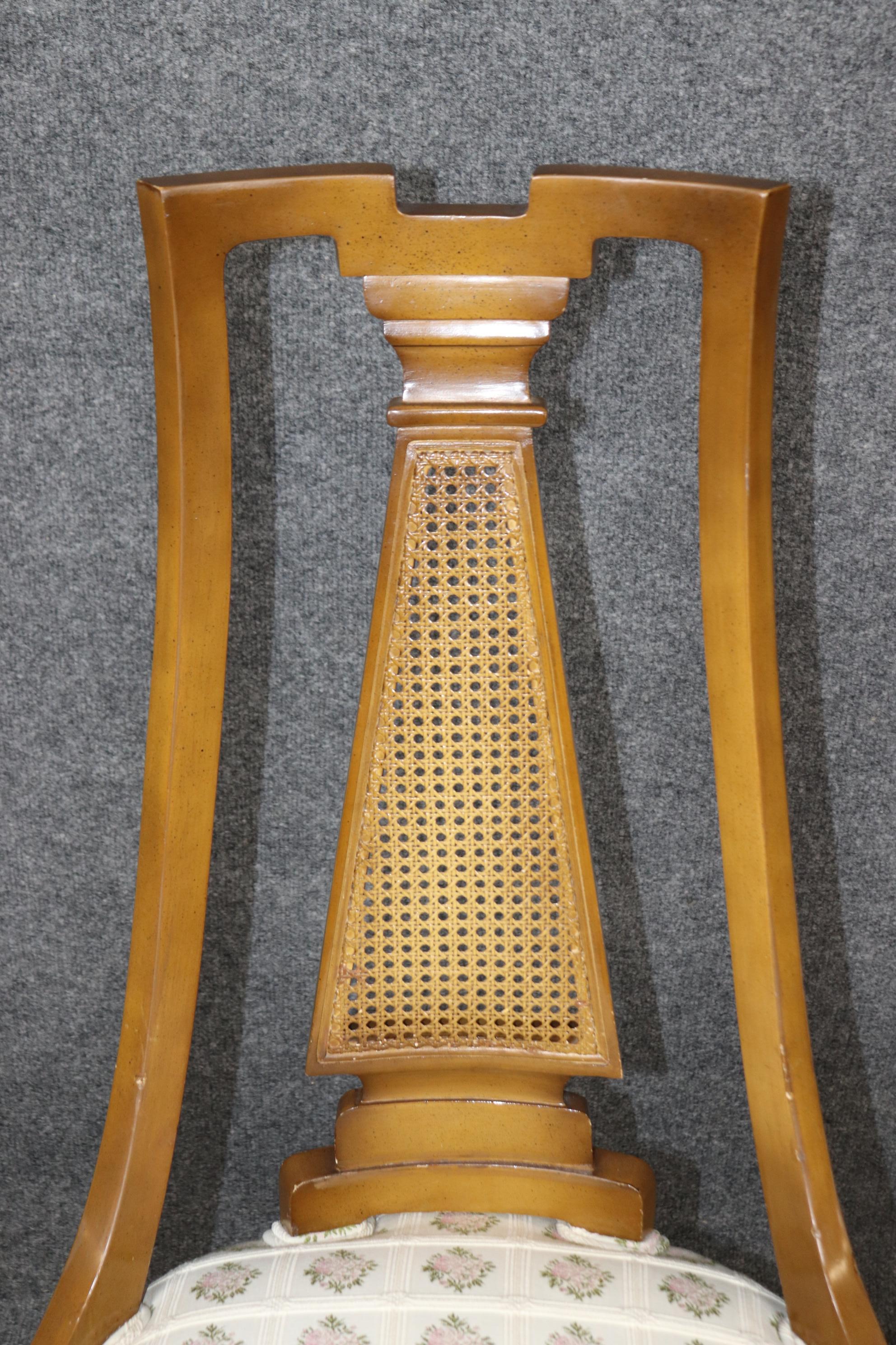 Directoire Stil geschnitzt Nussbaum Stock zurück Schreibtisch Vanity Side Chair (Gehstock) im Angebot
