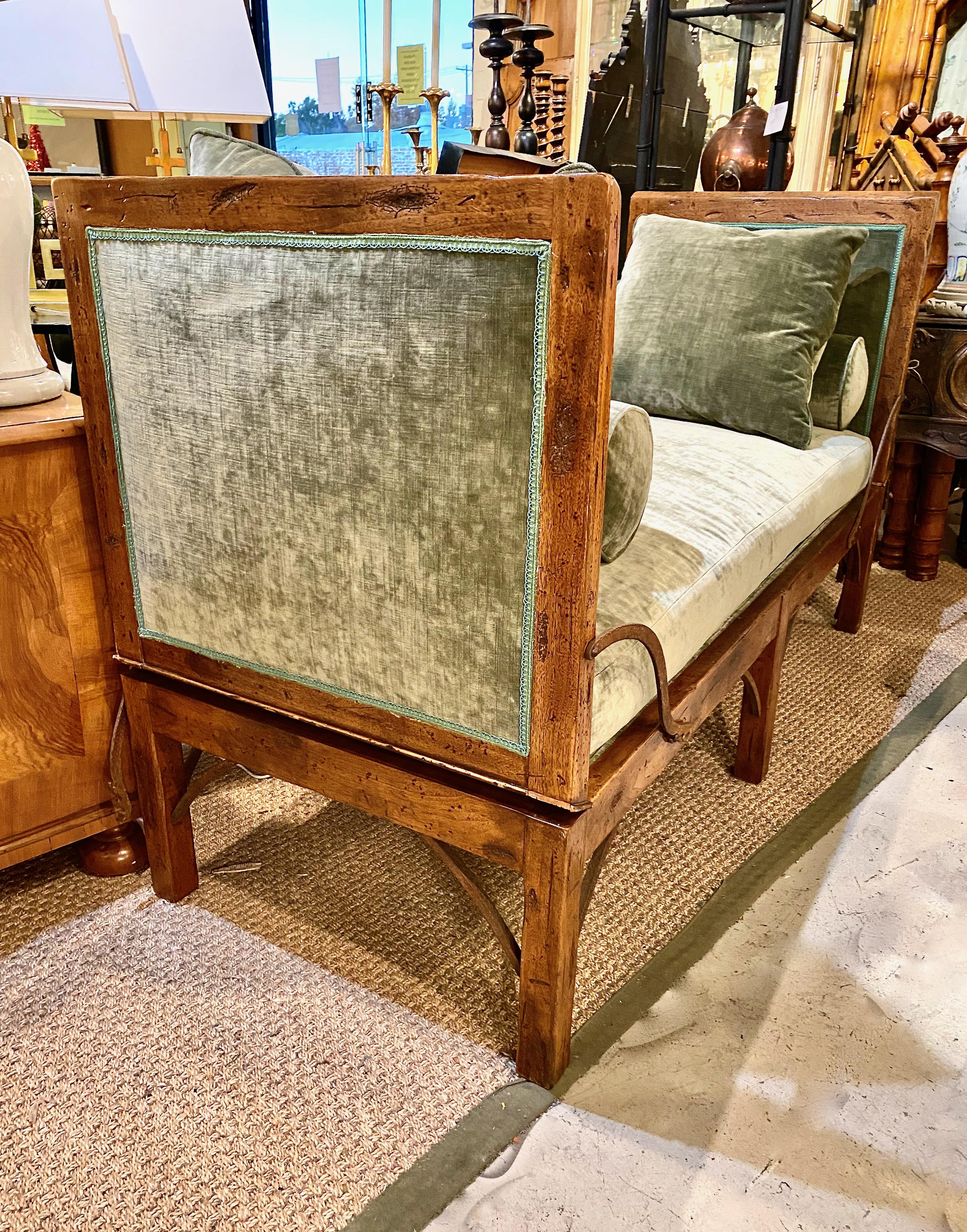 Directoire-Style Daybed In Good Condition In Pasadena, CA