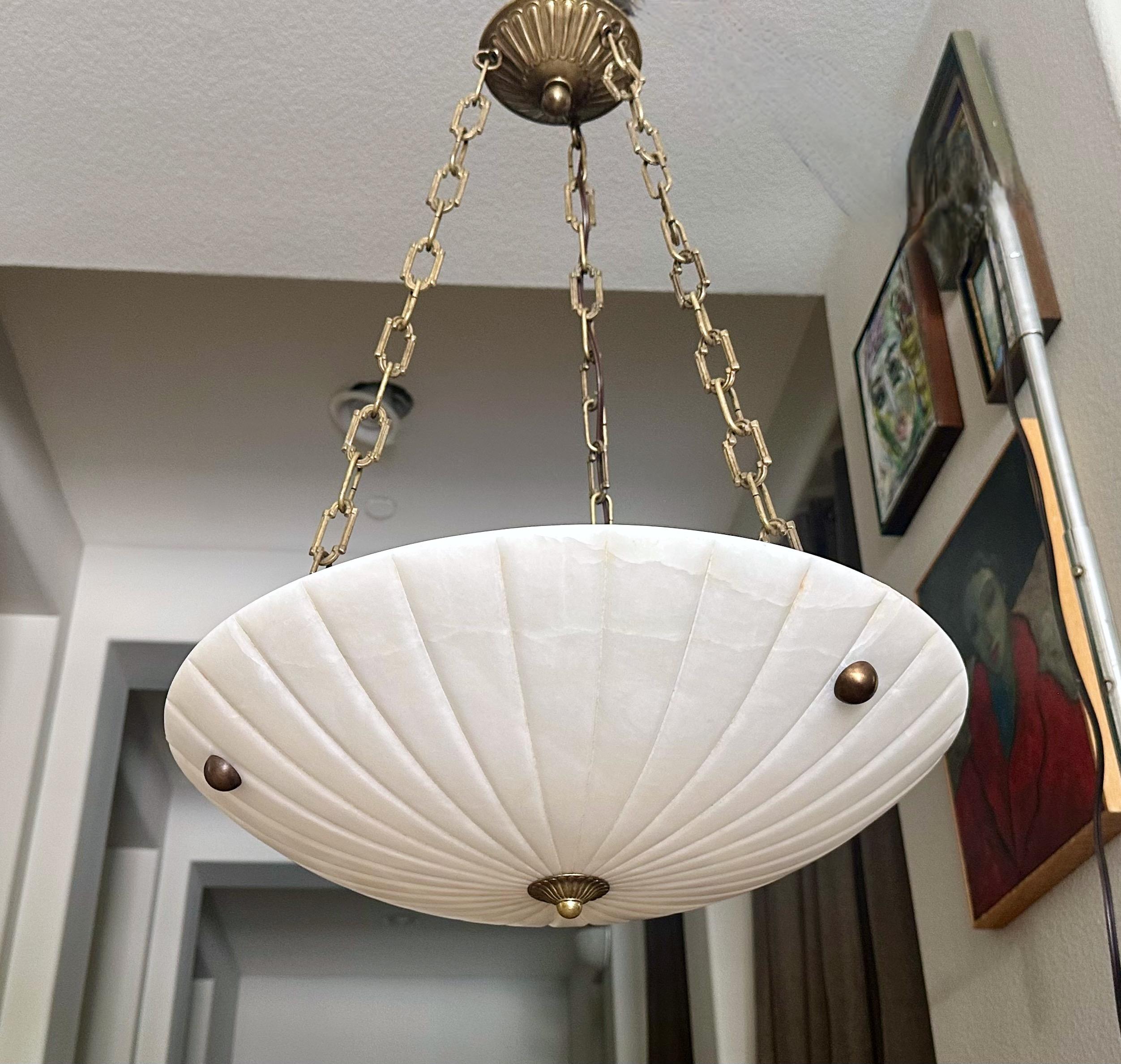 Lustre à pendentifs en albâtre de style Directoire Bon état - En vente à Palm Springs, CA