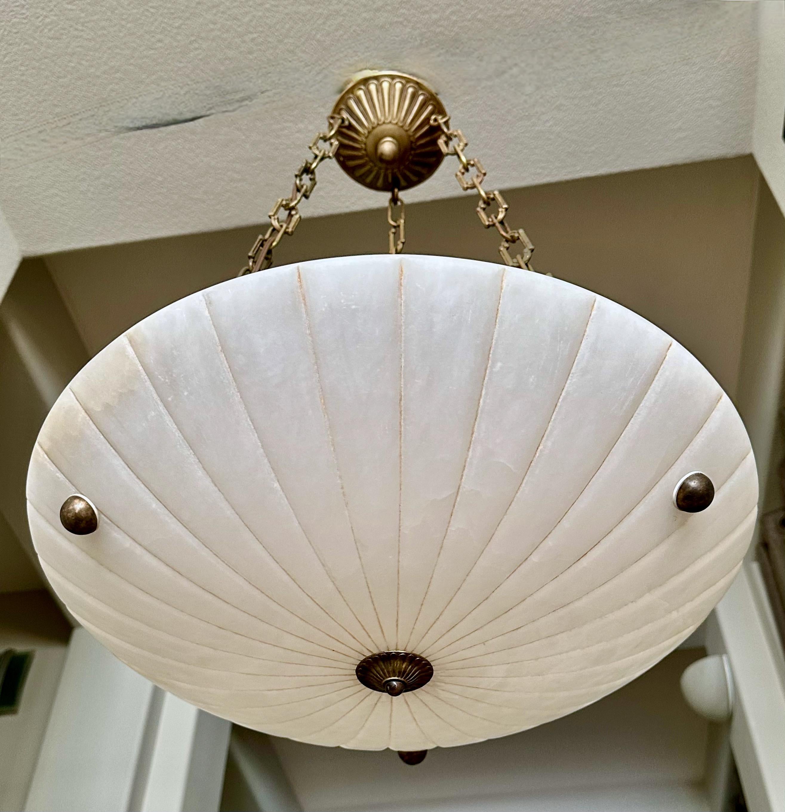 Lampadario a sospensione in alabastro francese in stile Directoire In condizioni buone in vendita a Palm Springs, CA