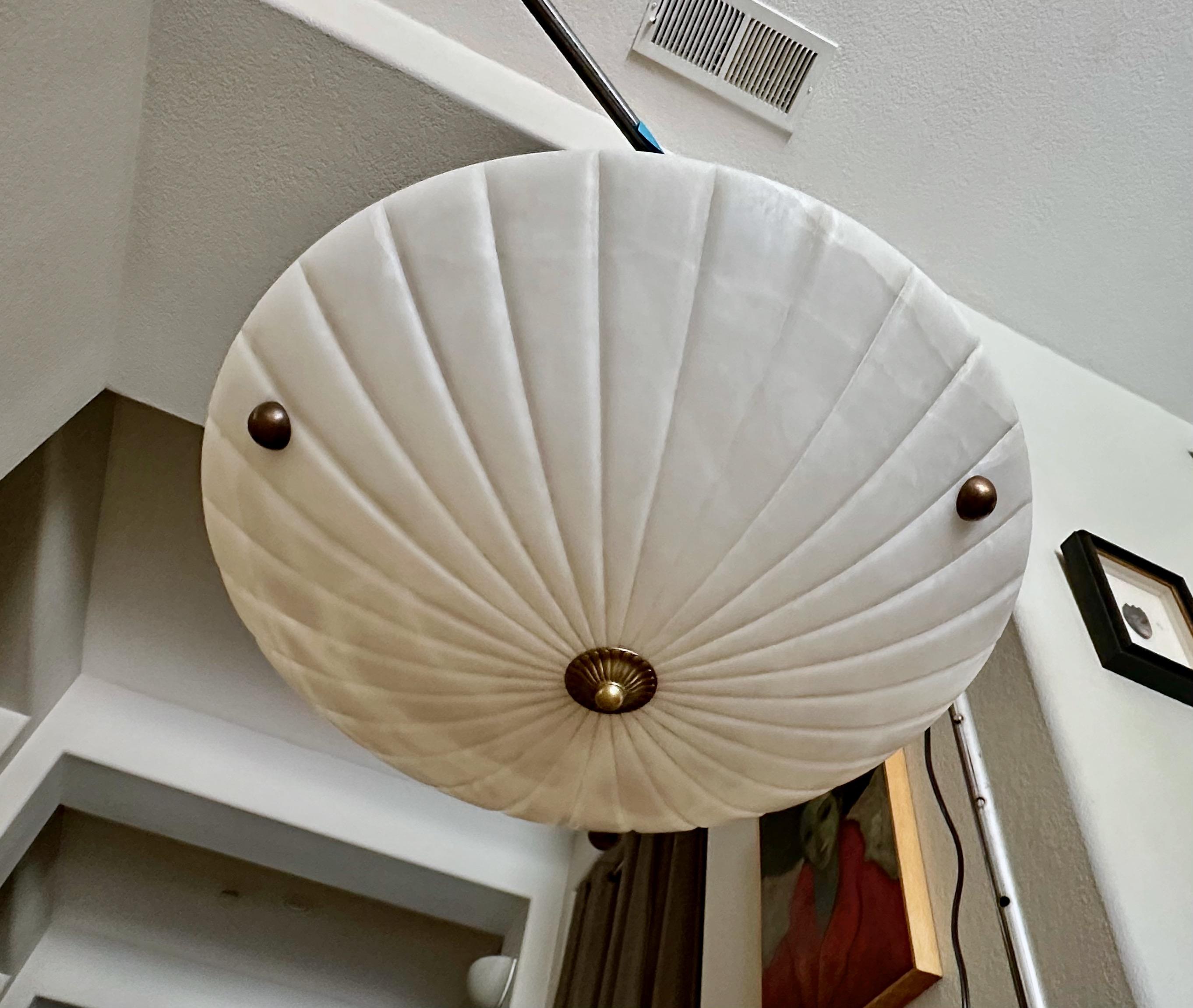 Fin du 20e siècle Lustre à pendentifs en albâtre de style Directoire en vente