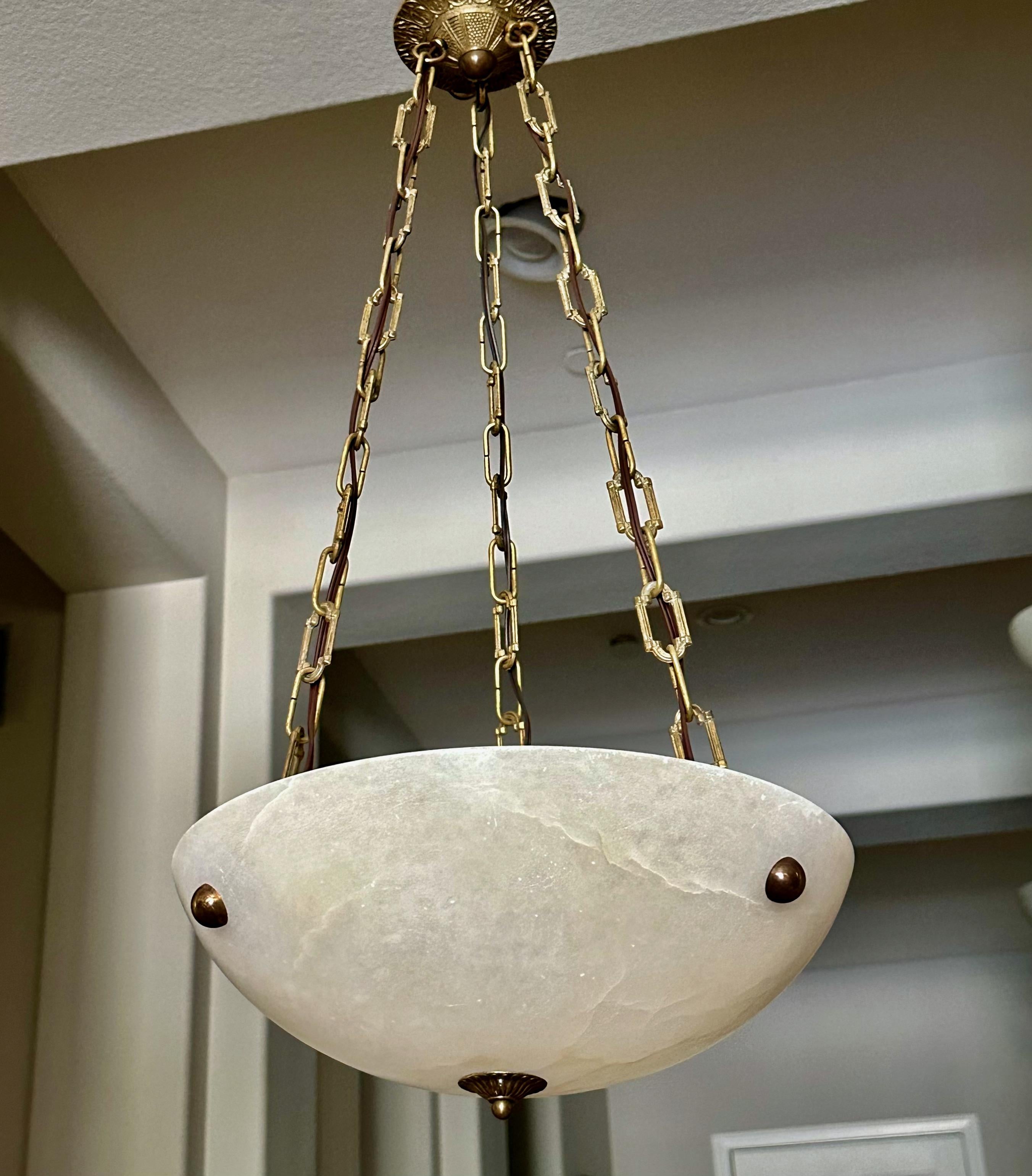 Laiton Lustre à pendentifs en albâtre de style Directoire en vente