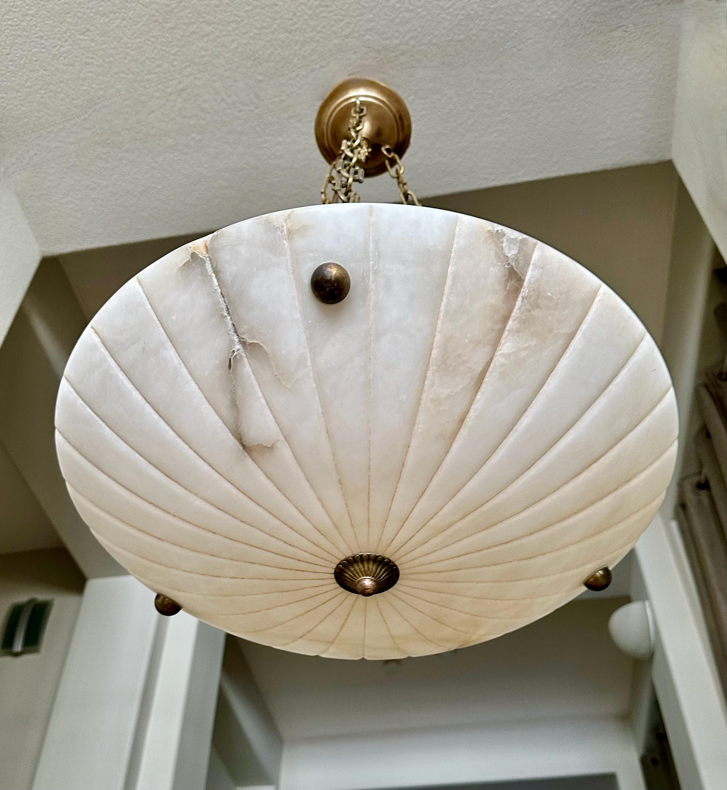 Ottone Lampadario a sospensione in alabastro francese in stile Directoire in vendita