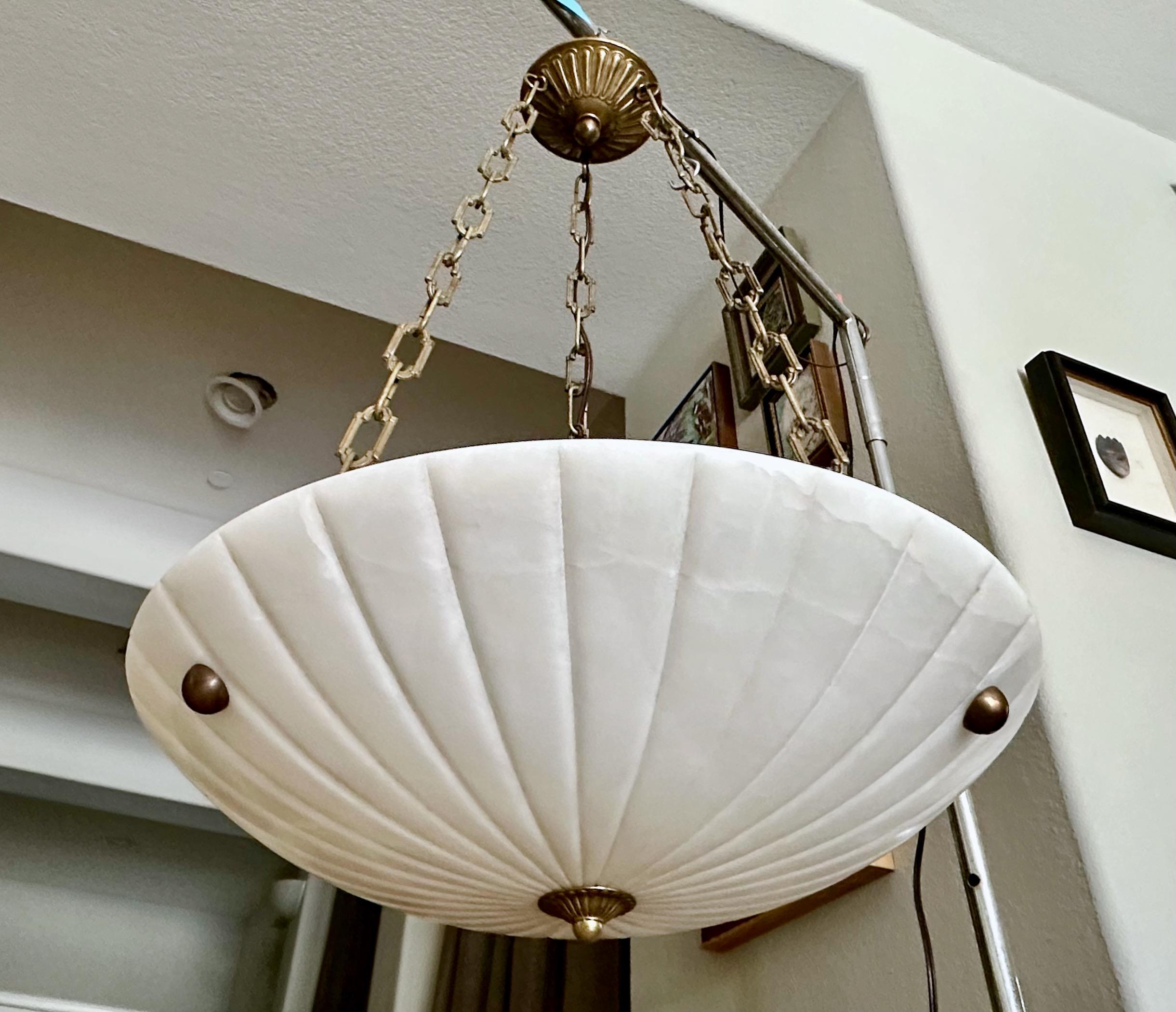 Lustre à pendentifs en albâtre de style Directoire en vente 2