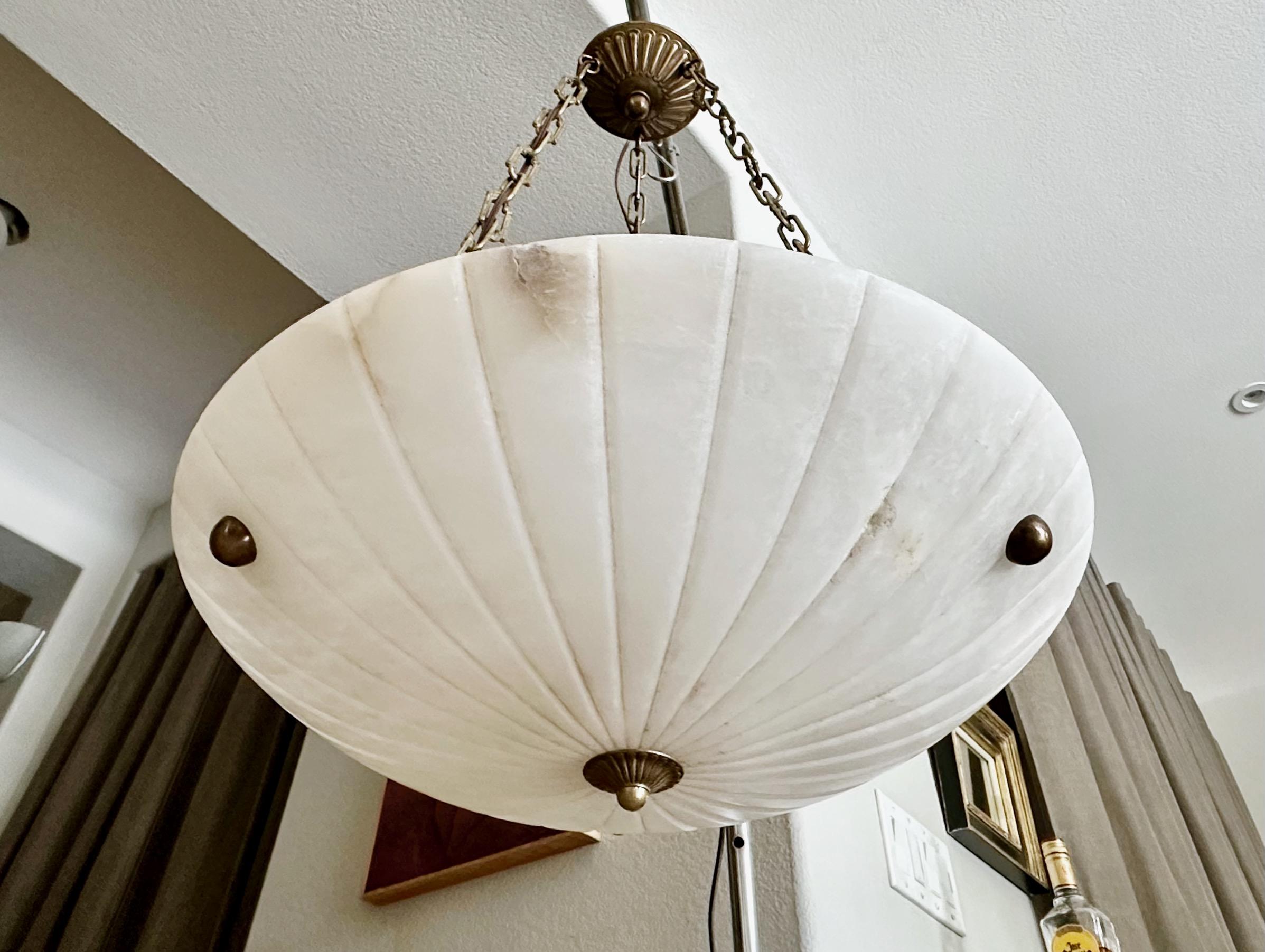 Lustre à pendentifs en albâtre de style Directoire en vente 2
