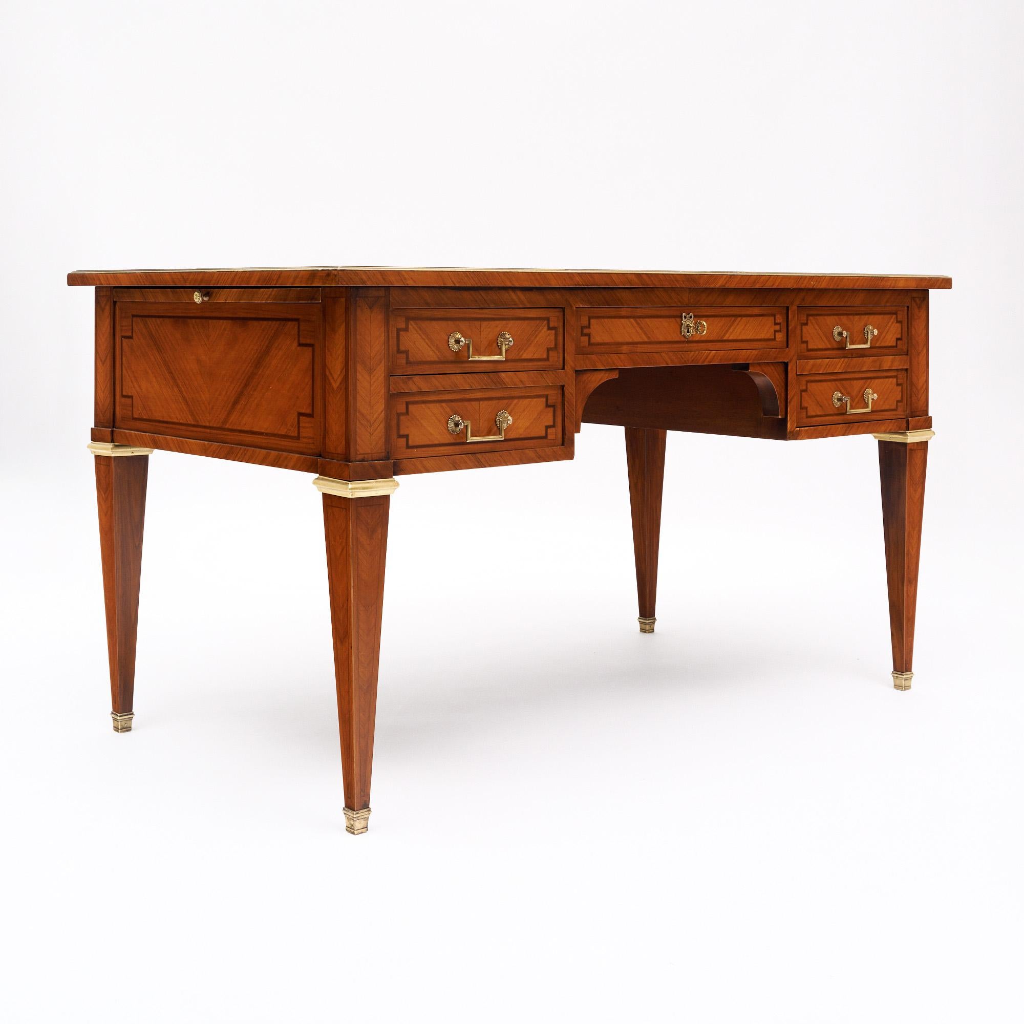 Antiker französischer Schreibtisch im Directoire-Stil (Französisch) im Angebot