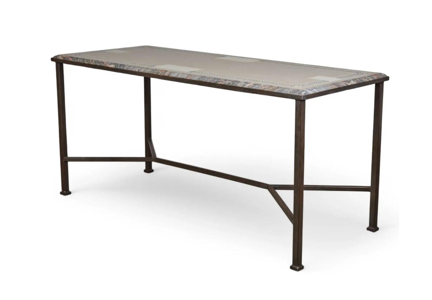 Italienischer schmiedeeiserner und Scagliola-Marmortisch im Directoire-Stil im Zustand „Gut“ im Angebot in LOS ANGELES, CA