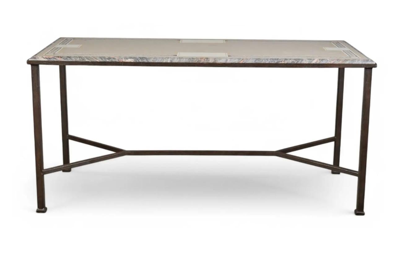 Italienischer schmiedeeiserner und Scagliola-Marmortisch im Directoire-Stil im Angebot 1