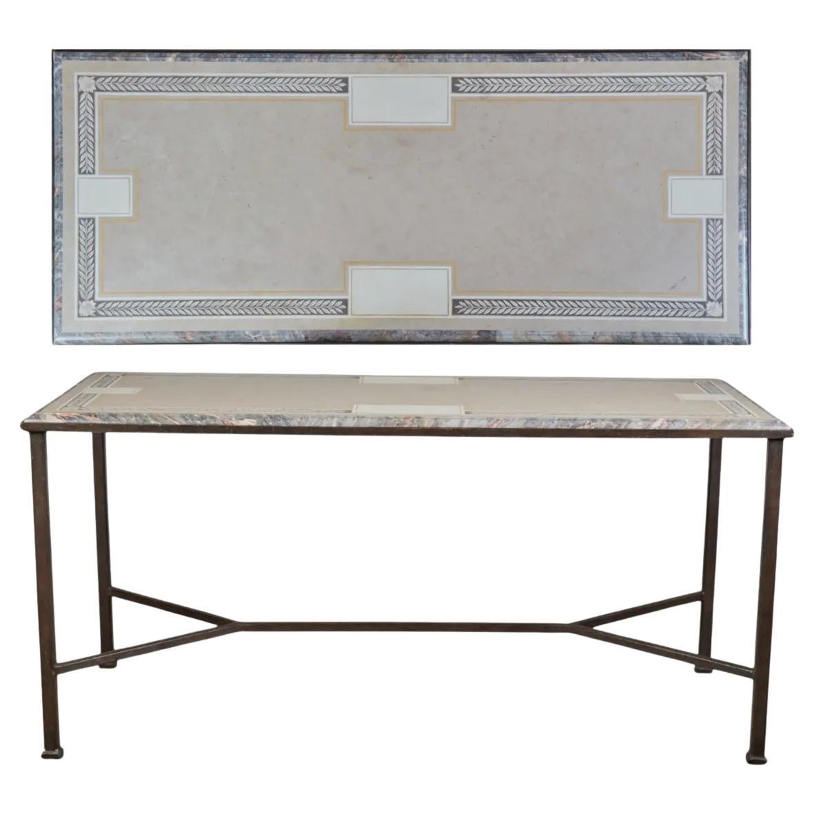 Italienischer schmiedeeiserner und Scagliola-Marmortisch im Directoire-Stil im Angebot