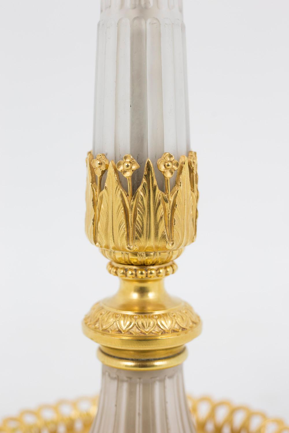 Européen Lampe de style directoire en verre et bronze doré:: années 1950 en vente