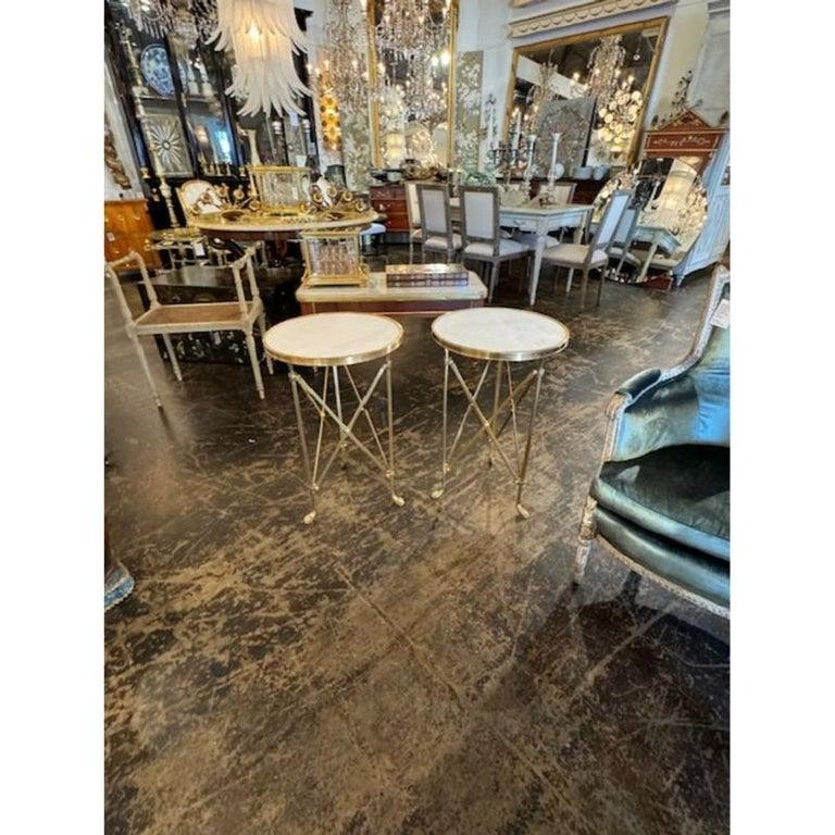 Ravissante paire de tables d'appoint en marbre et bronze doré de style Directoire. Détails très fins et belle qualité. Crée un look très élégant !
17w x 26.5h