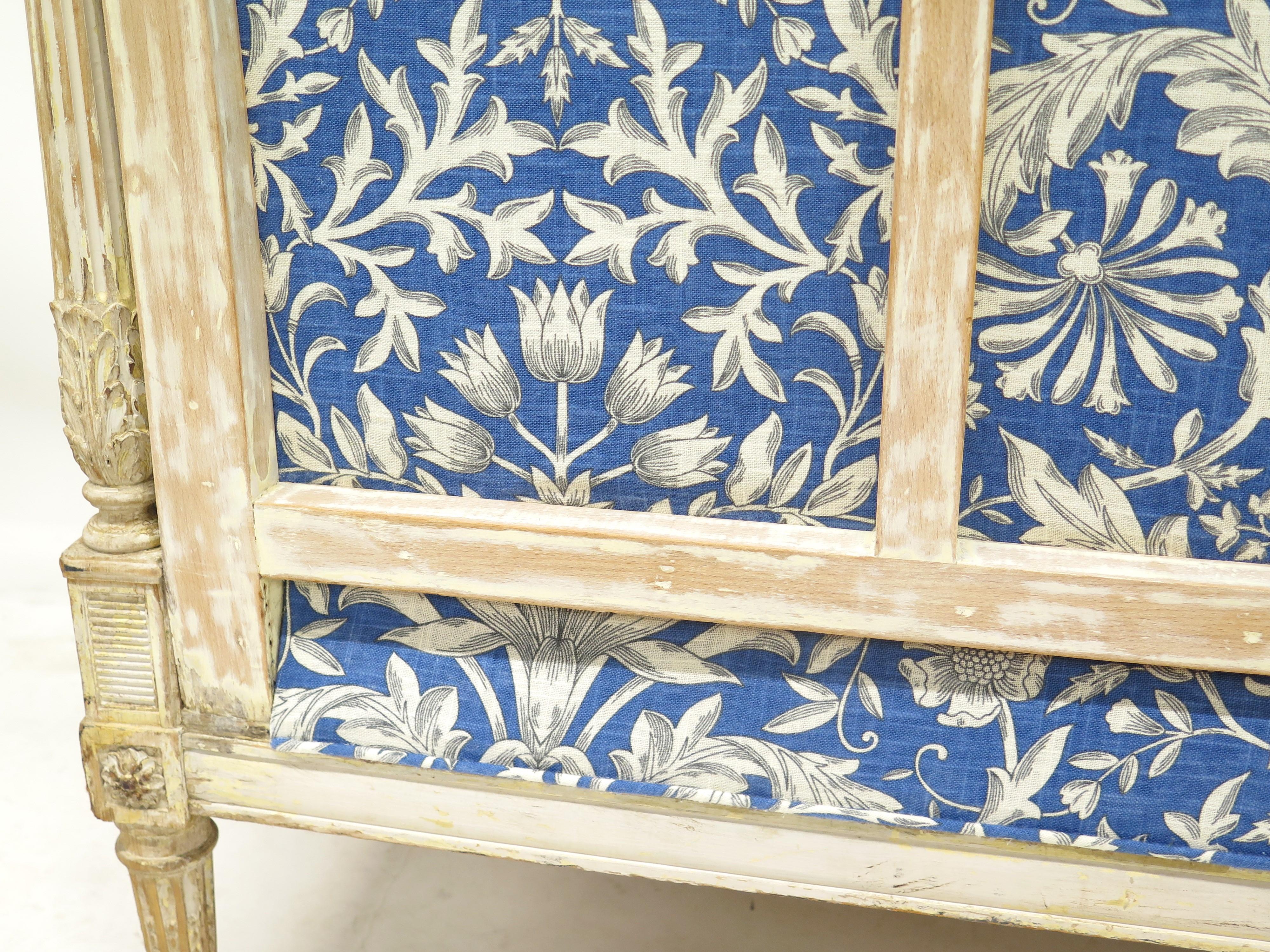 Canapé de style Directoire avec cadre sculpté et peint en vente 3