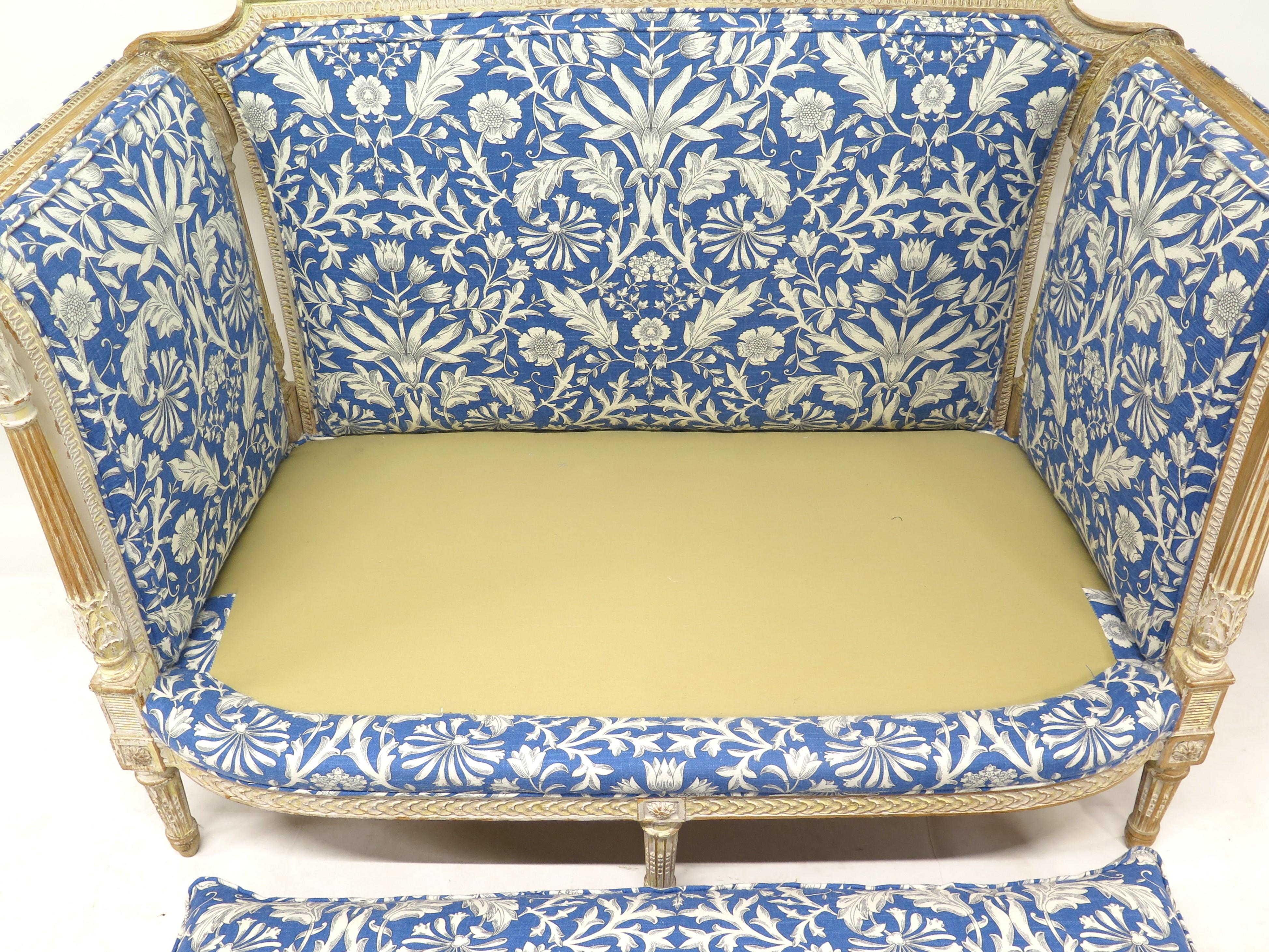 Canapé de style Directoire avec cadre sculpté et peint en vente 7